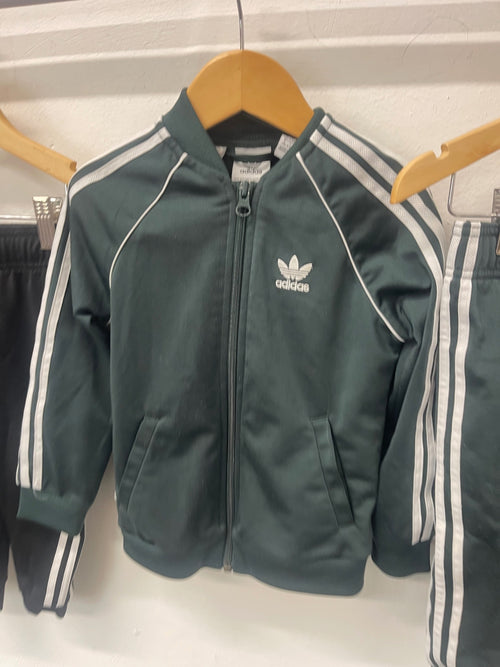 Fabulous adidas Tracksuit  x 2 Age 3-4 Black / Green #3 KB606
