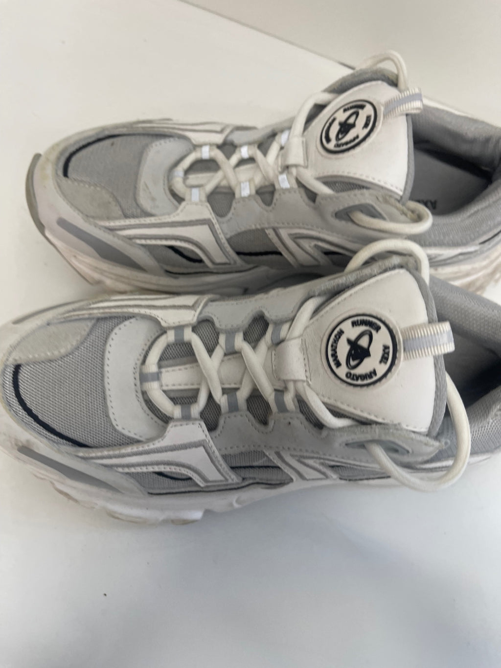 Fabulous AXEL ARIGATO R Trail Sneakers UK6 White/Grey KB606