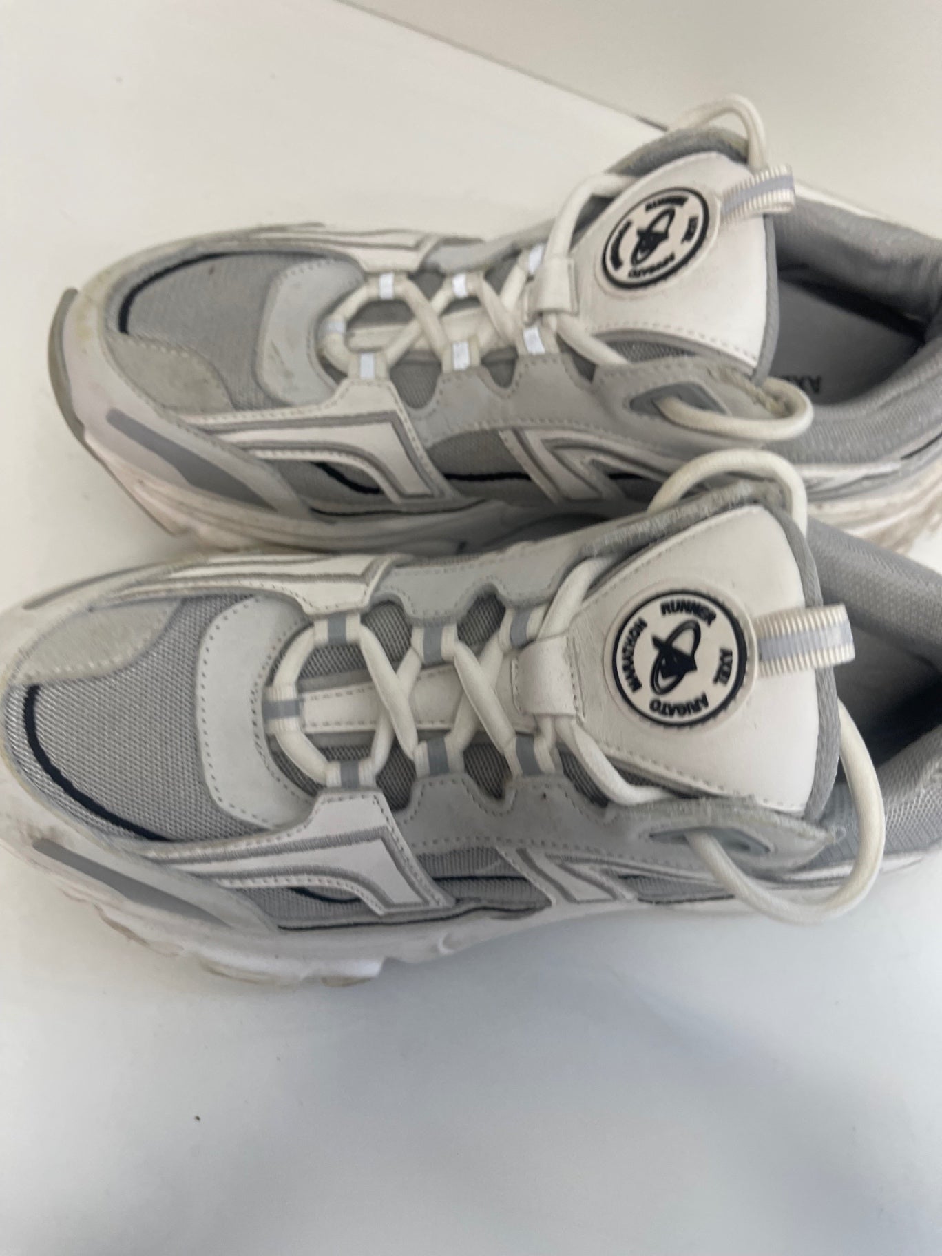 Fabulous AXEL ARIGATO R Trail Sneakers UK6 White/Grey KB606
