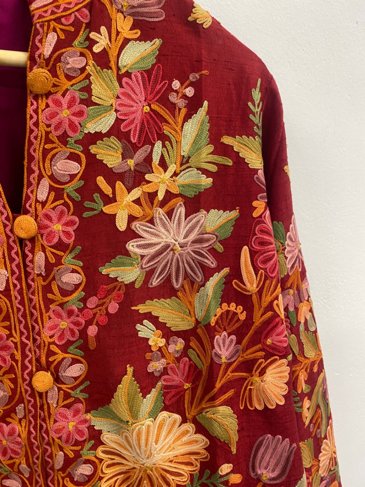 Fabulous floral vintage style ethnic Asian Hand Embroidered Jacket UK12-14 Red KW605