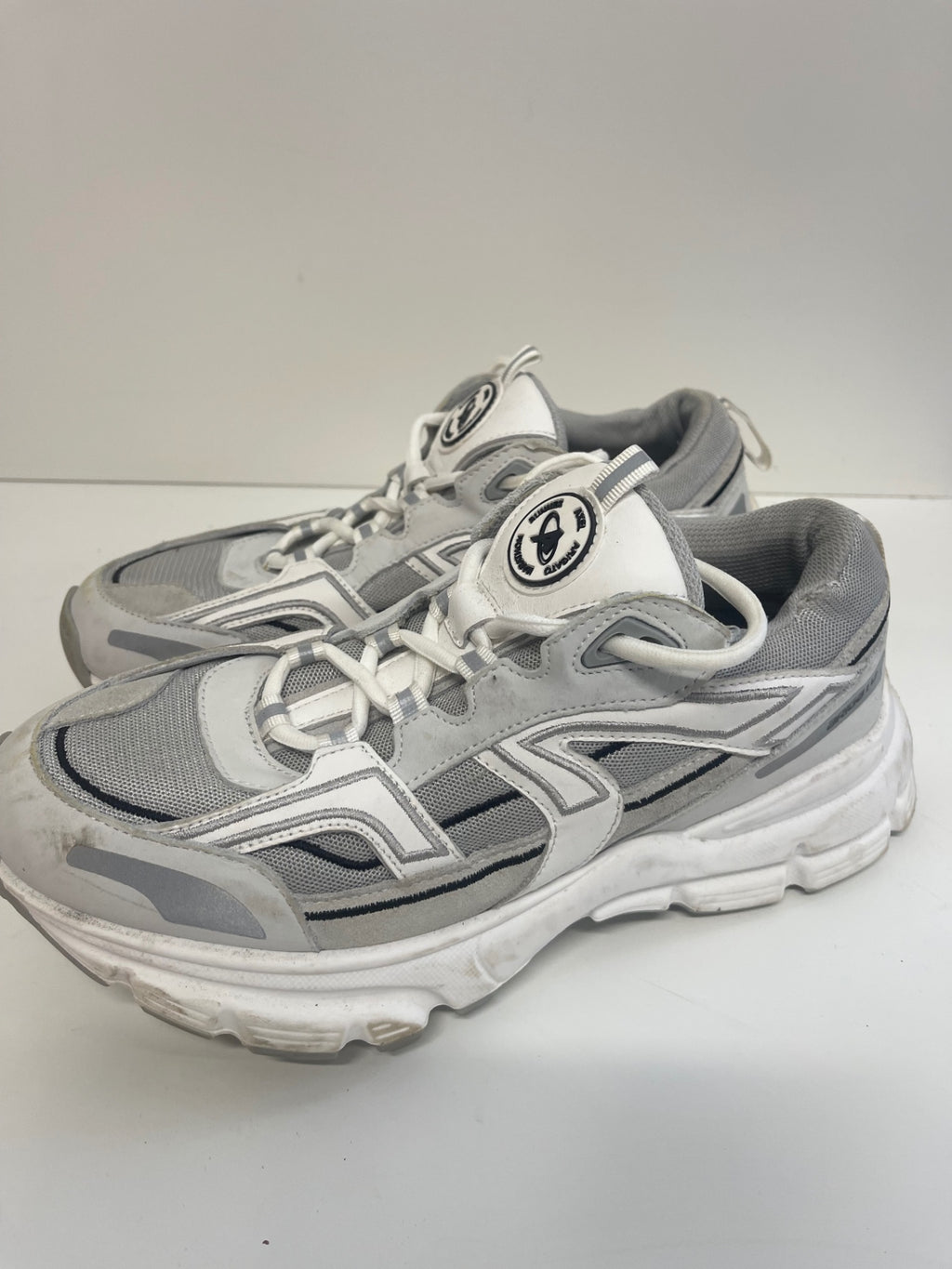 Fabulous AXEL ARIGATO R Trail Sneakers UK6 White/Grey KB606
