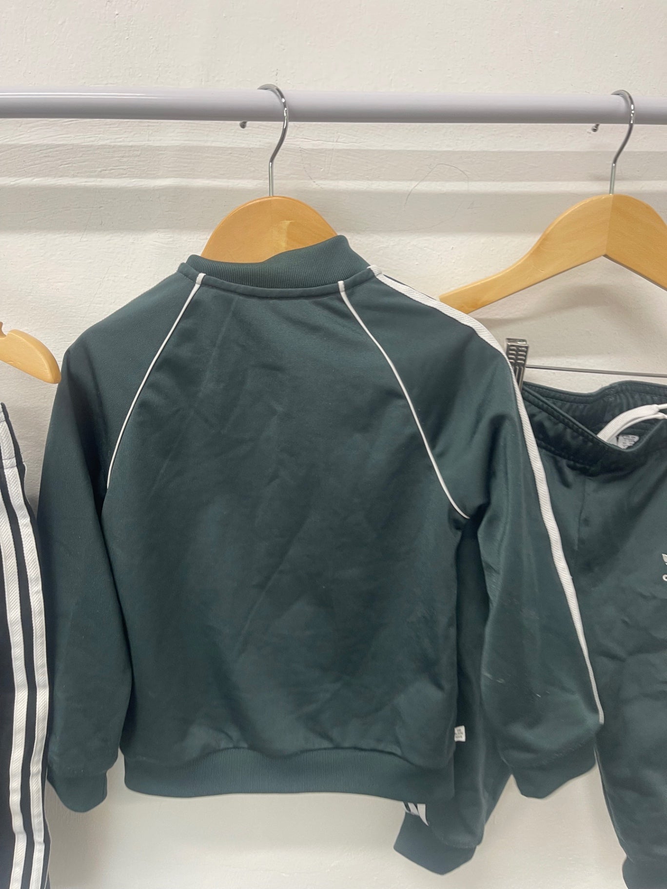 Fabulous adidas Tracksuit  x 2 Age 3-4 Black / Green #3 KB606