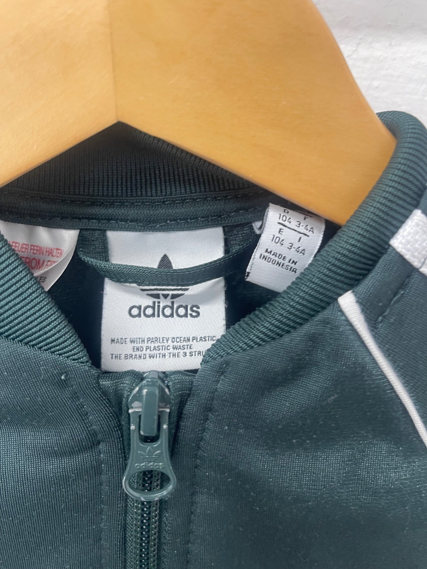 Fabulous adidas Tracksuit  x 2 Age 3-4 Black / Green #3 KB606