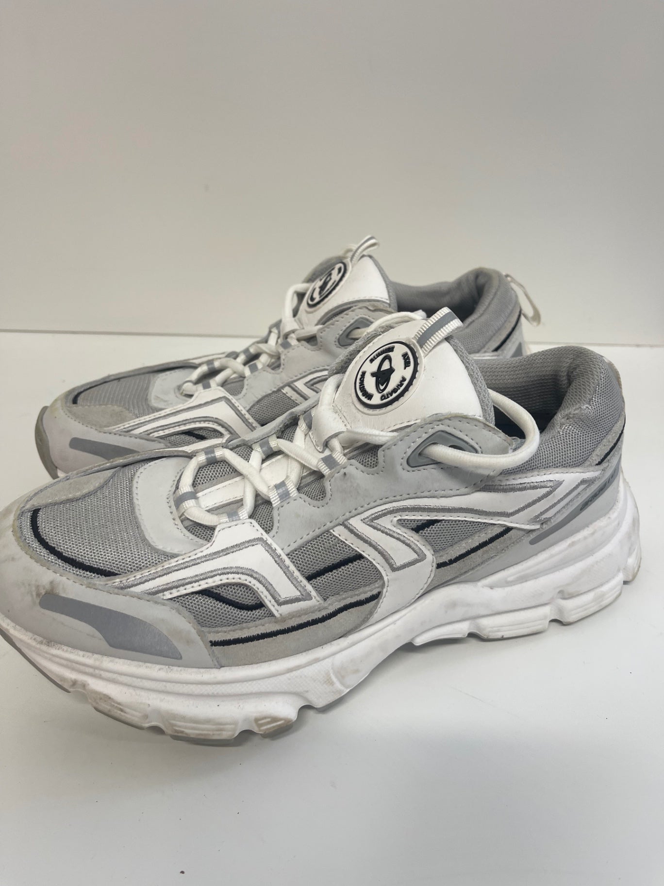Fabulous AXEL ARIGATO R Trail Sneakers UK6 White/Grey KB606