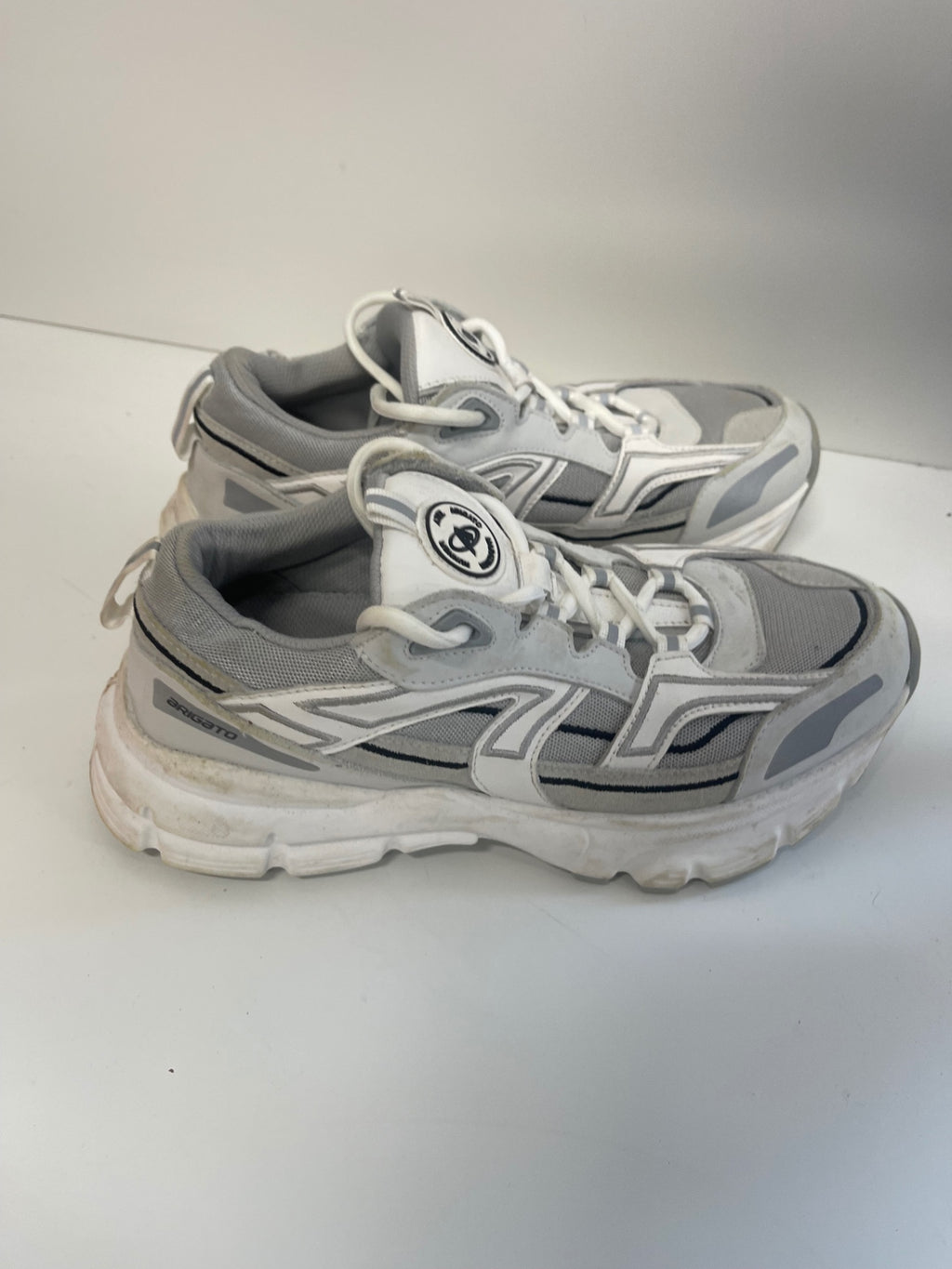 Fabulous AXEL ARIGATO R Trail Sneakers UK6 White/Grey KB606