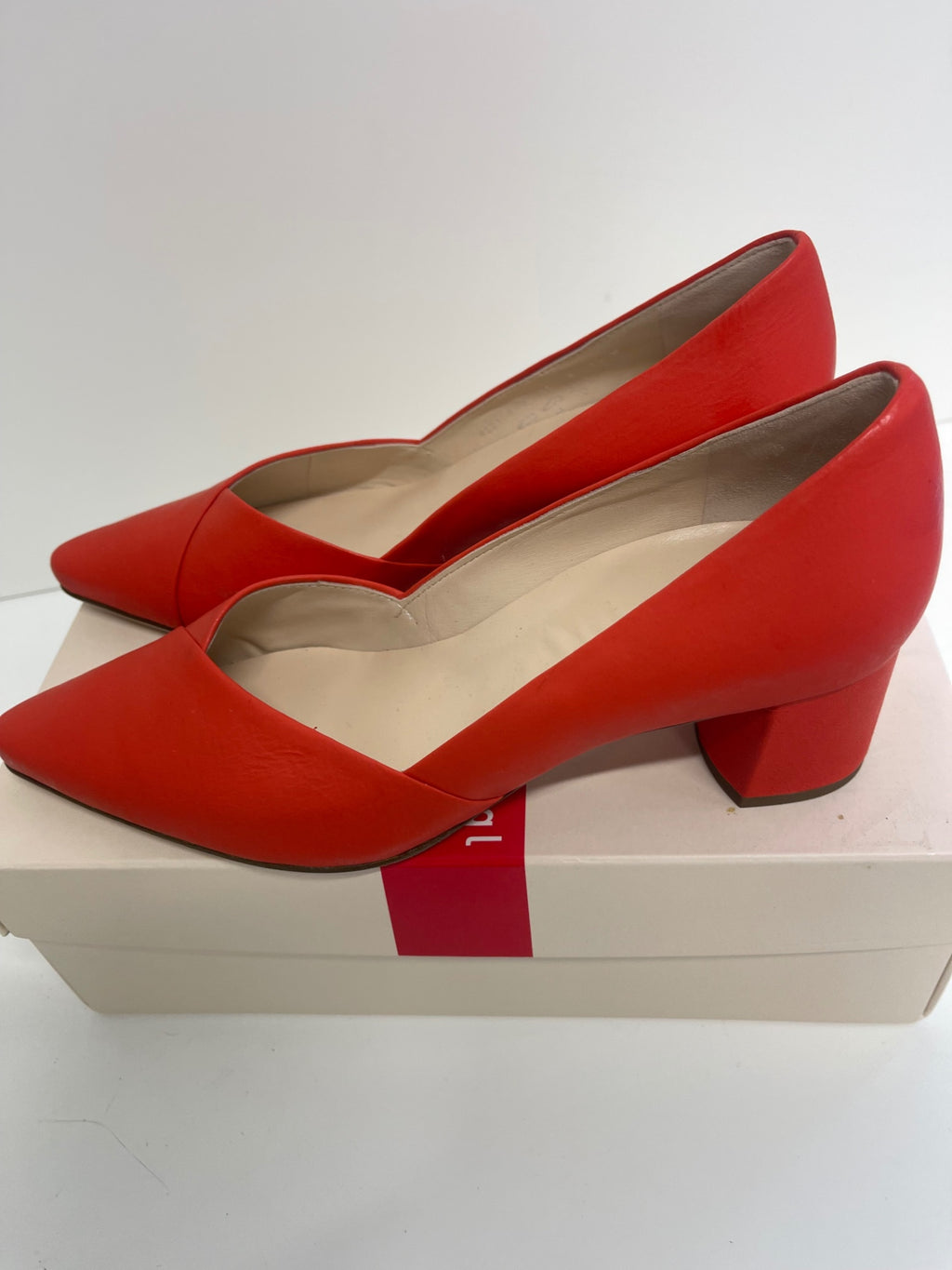 Fabulous Högl leather soft court heeled shoes UK4 Orange Coral kW605