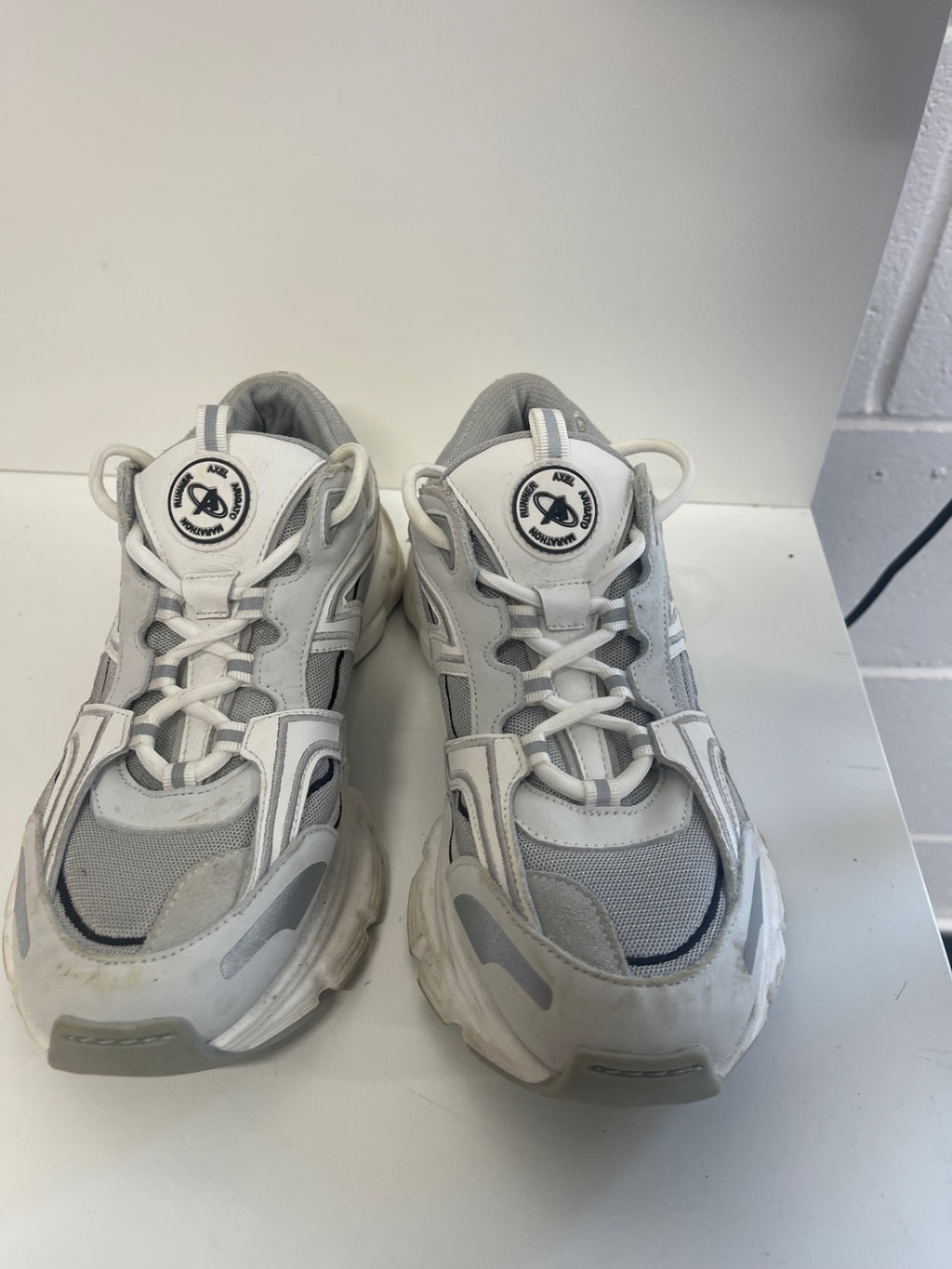 Fabulous AXEL ARIGATO R Trail Sneakers UK6 White/Grey KB606