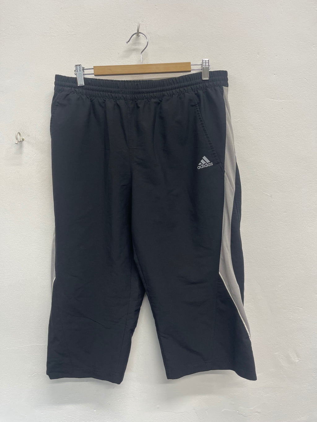 Fabulous vintage adidas 3/4 technical Shorts UkL Black FK608