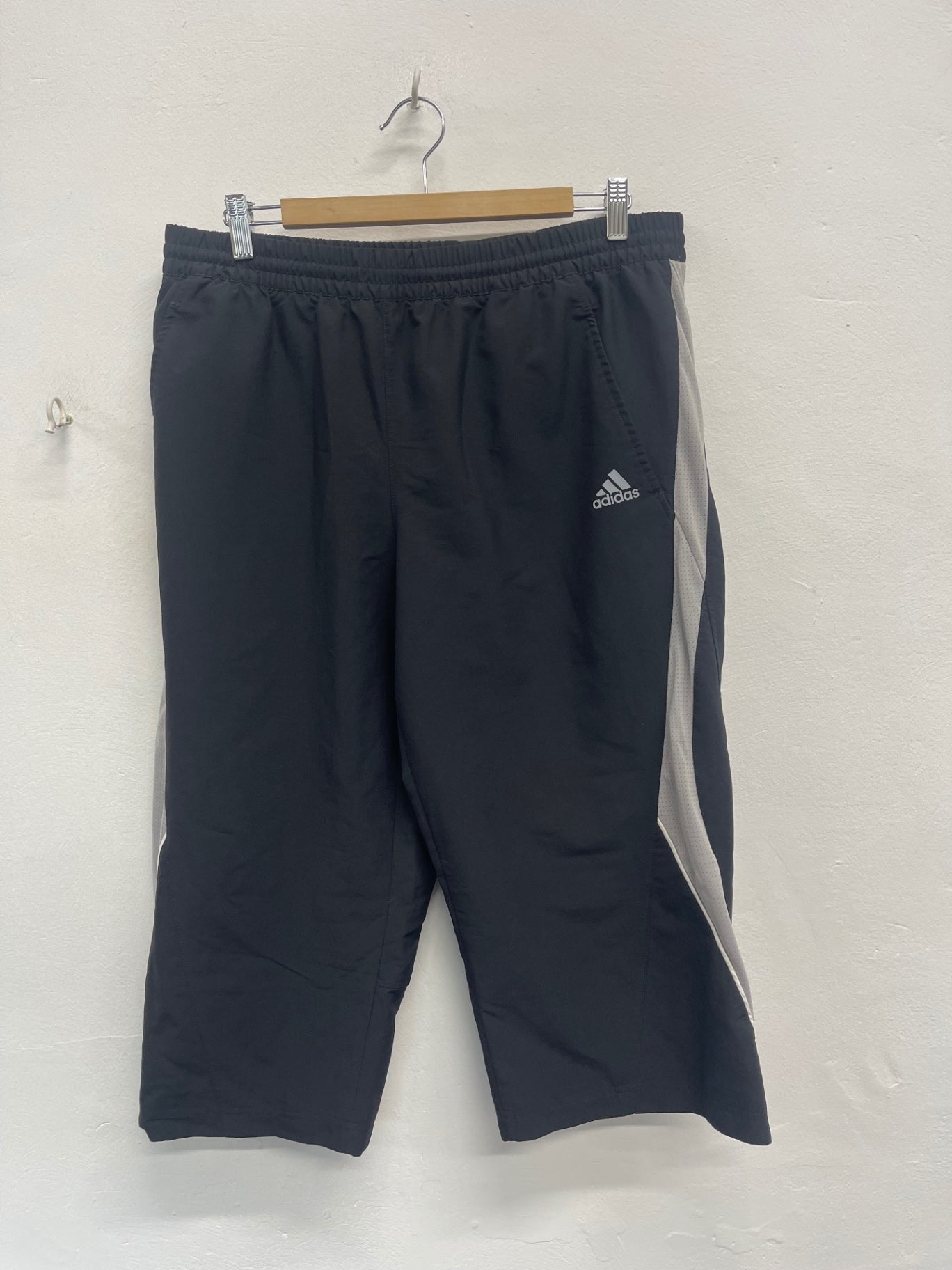 Fabulous vintage adidas 3/4 technical Shorts UkL Black FK608