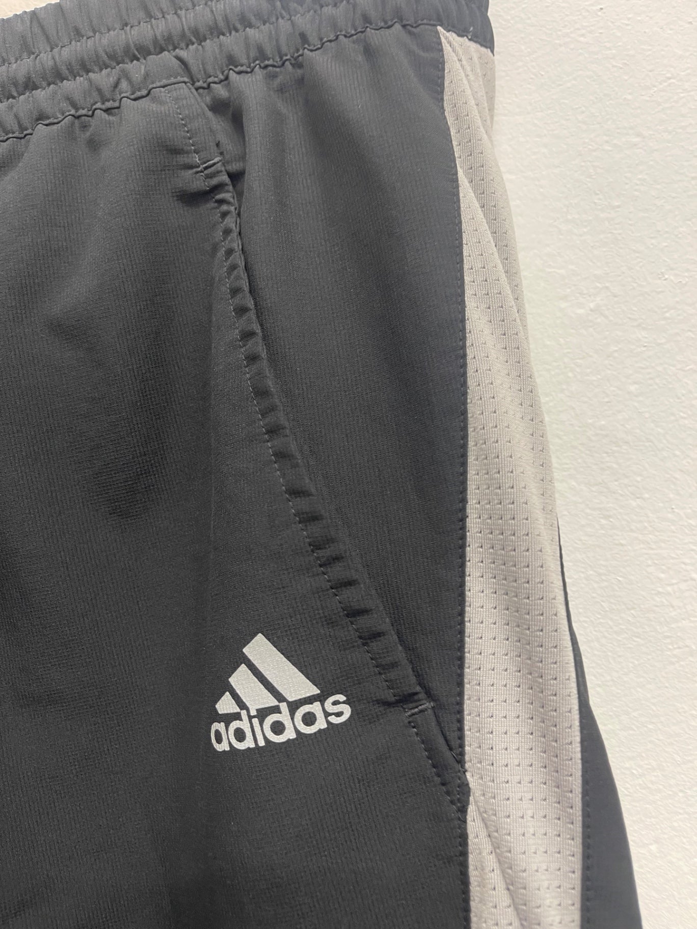 Fabulous vintage adidas 3/4 technical Shorts UkL Black FK608