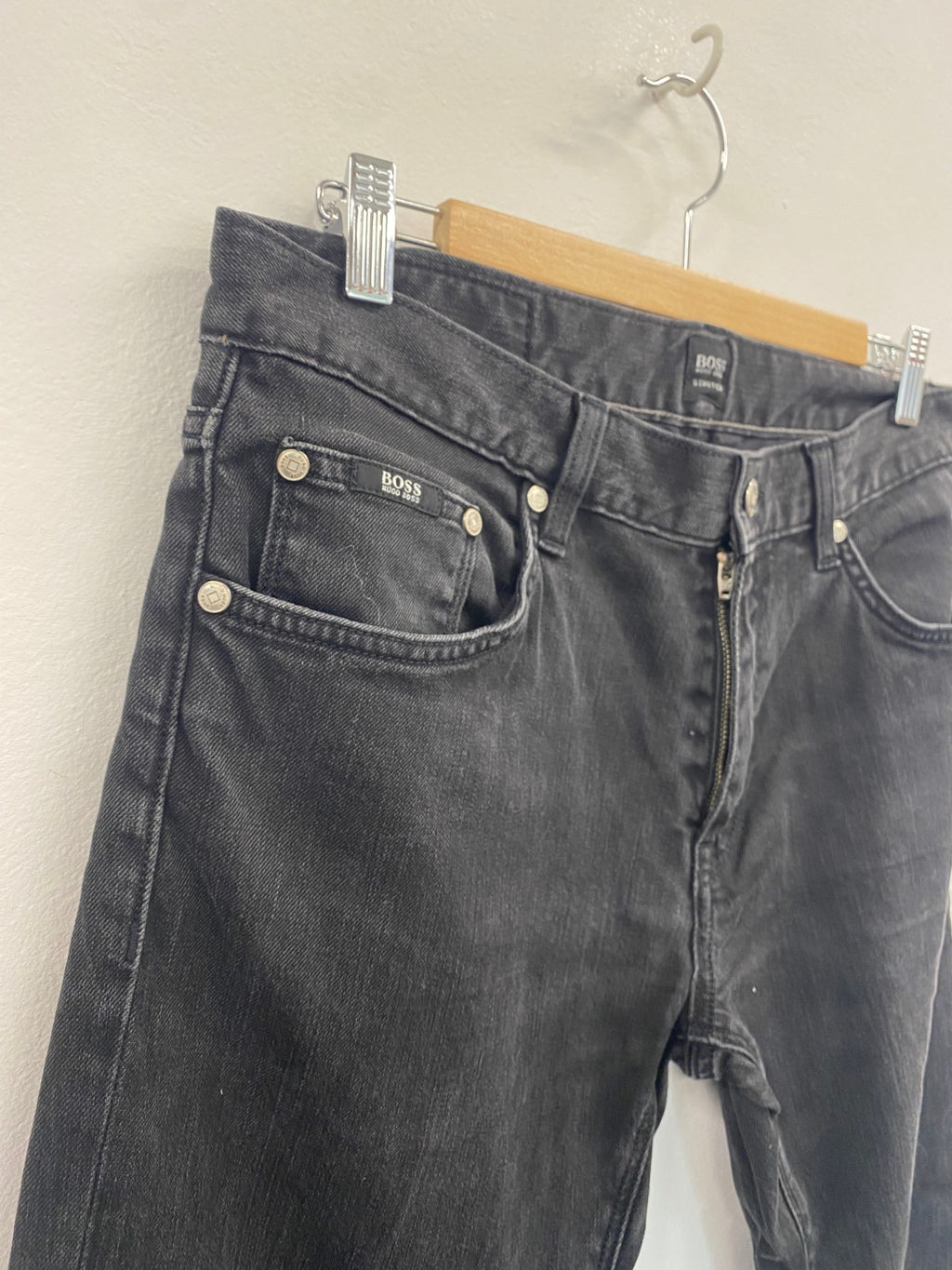 Fabulous Hugo Boss Maine Jeans 34/32 Black charcoal classic straight leg FK608