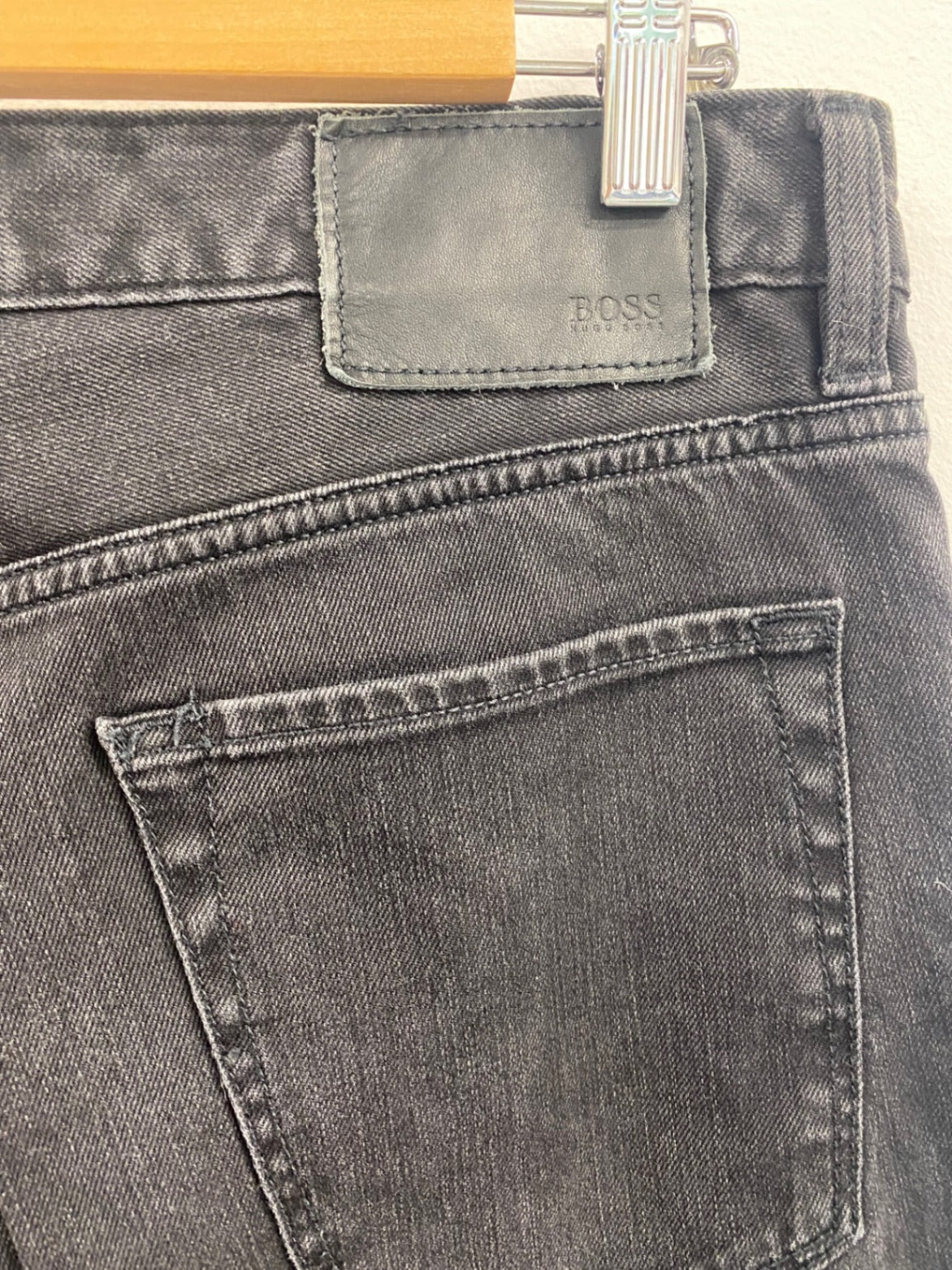 Fabulous Hugo Boss Maine Jeans 34/32 Black charcoal classic straight leg FK608