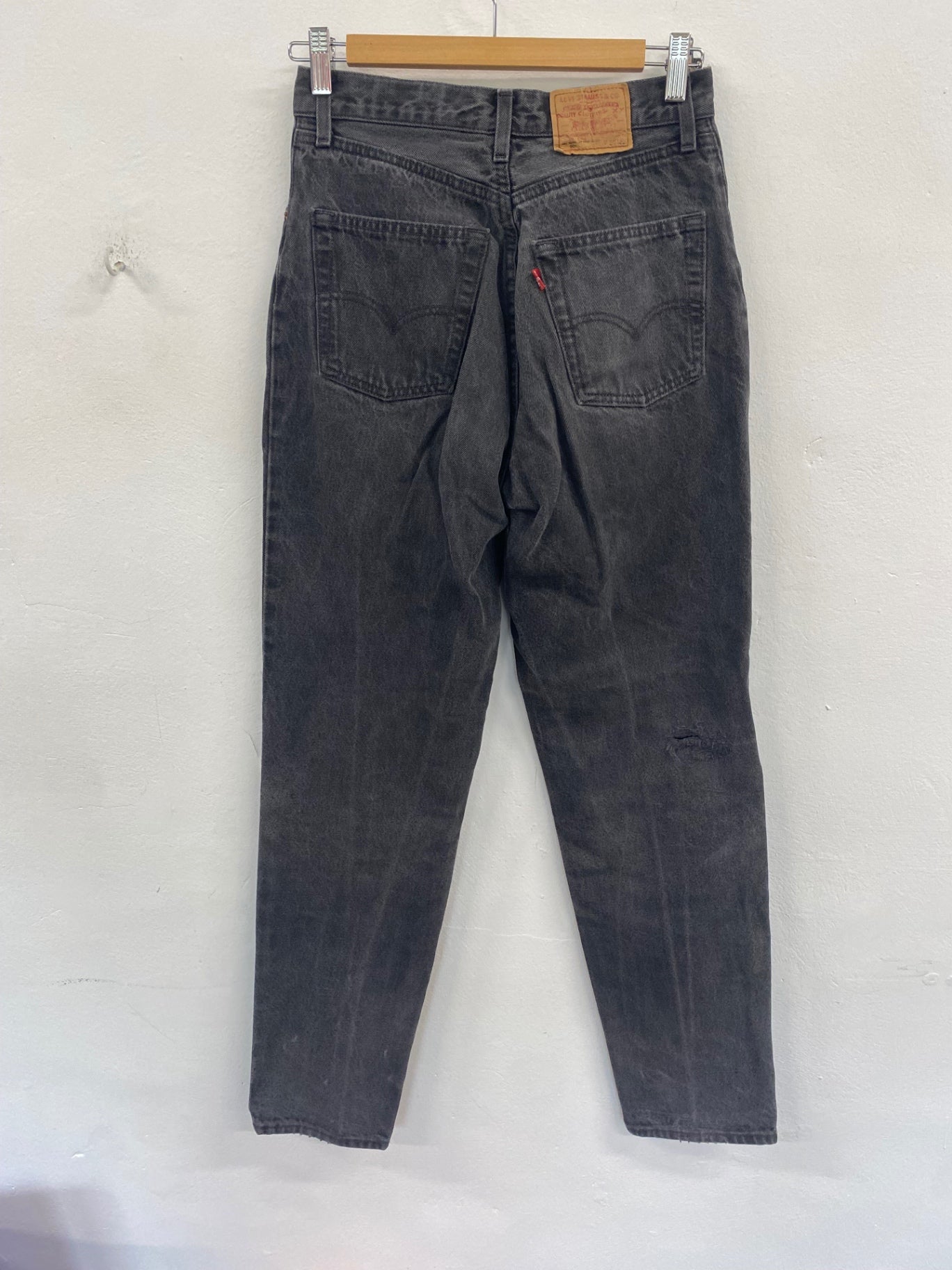 Fabulous Levi's 901 Jeans W30 L32 Dark gray charcoal distressed FK608