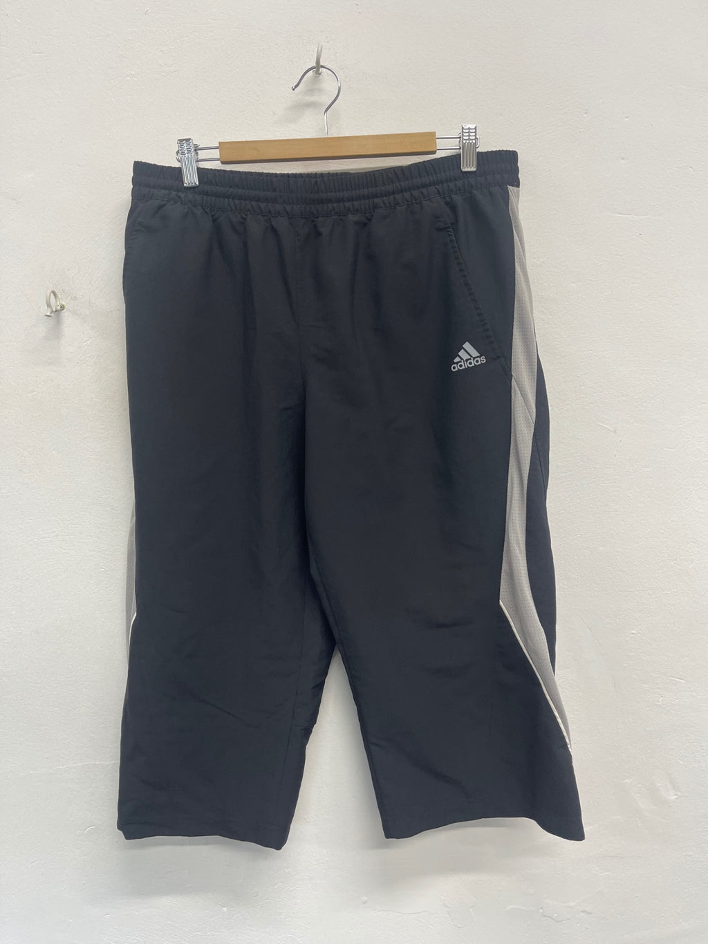 Fabulous vintage adidas 3/4 technical Shorts UkL Black FK608