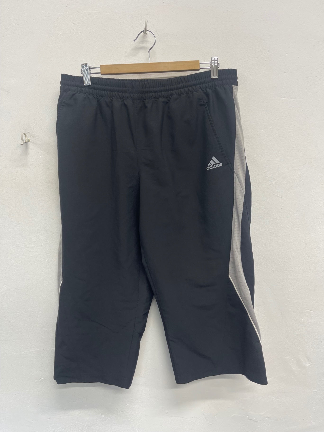 Fabulous vintage adidas 3/4 technical Shorts UkL Black FK608
