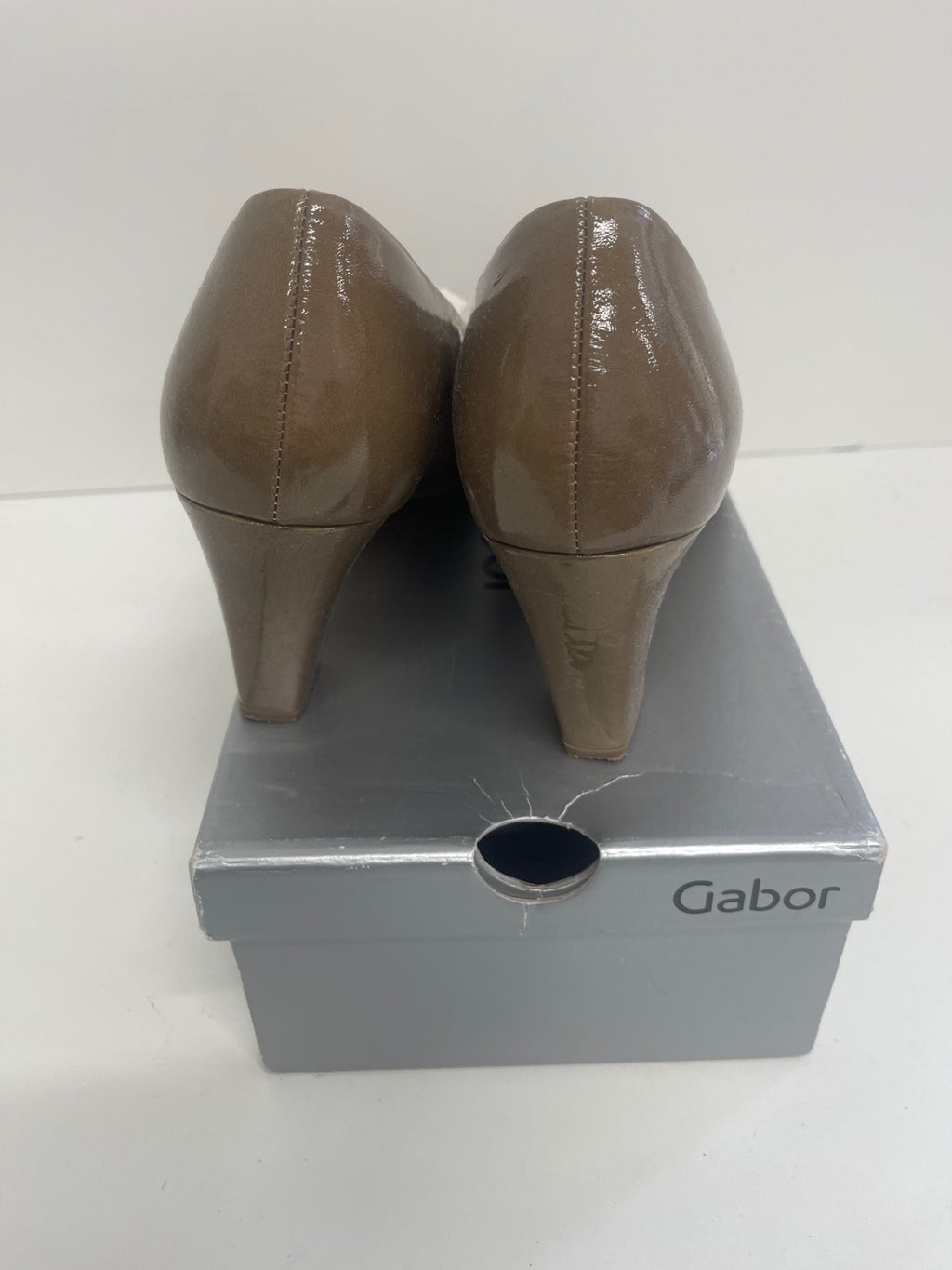 Fabulous Gabor admiration patent court classics  UK8 Taupe Beige FK608