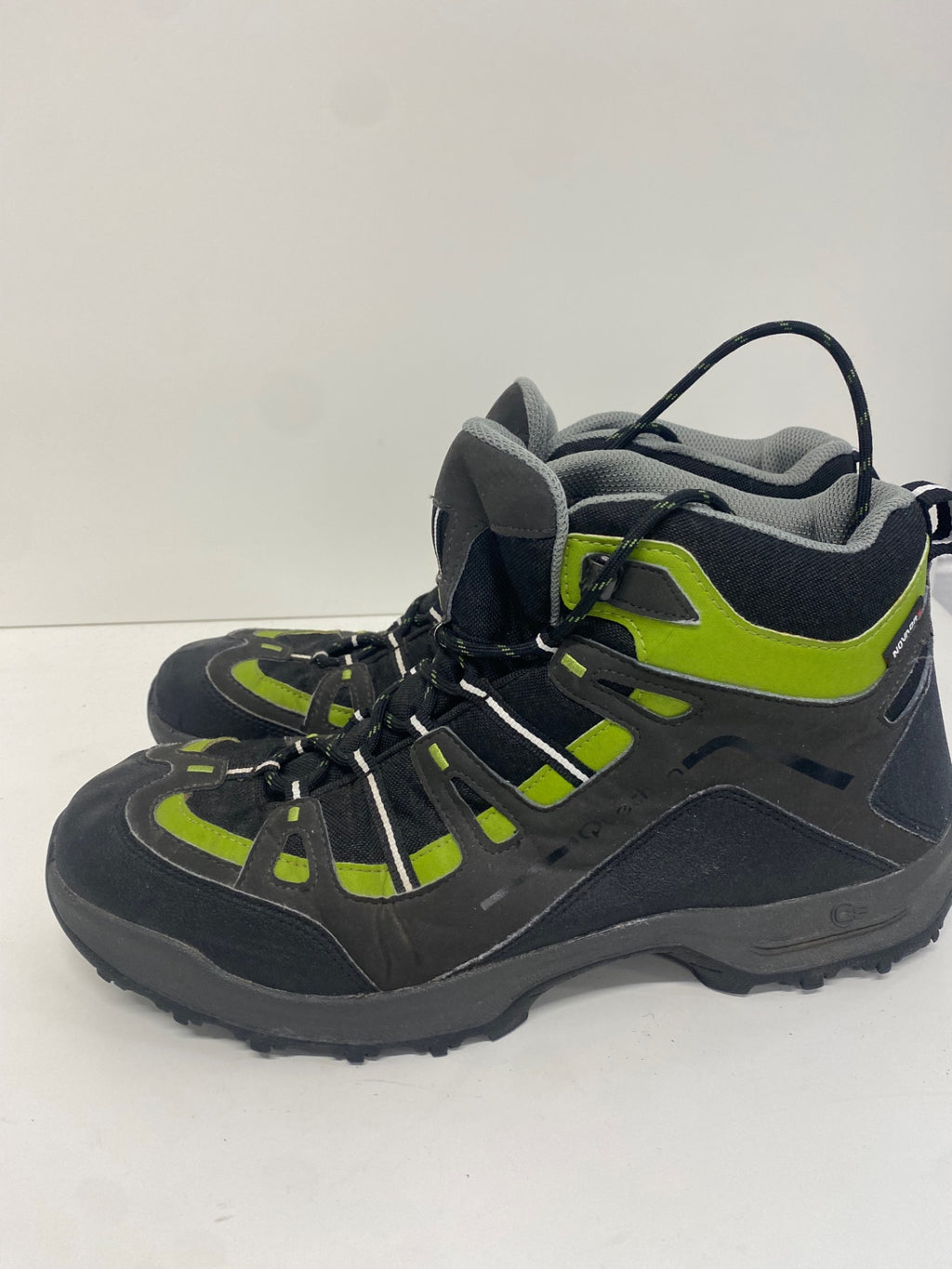Fabulous Quechua Forclaz 100 waterproof trekking Boots UK11 Black FK608
