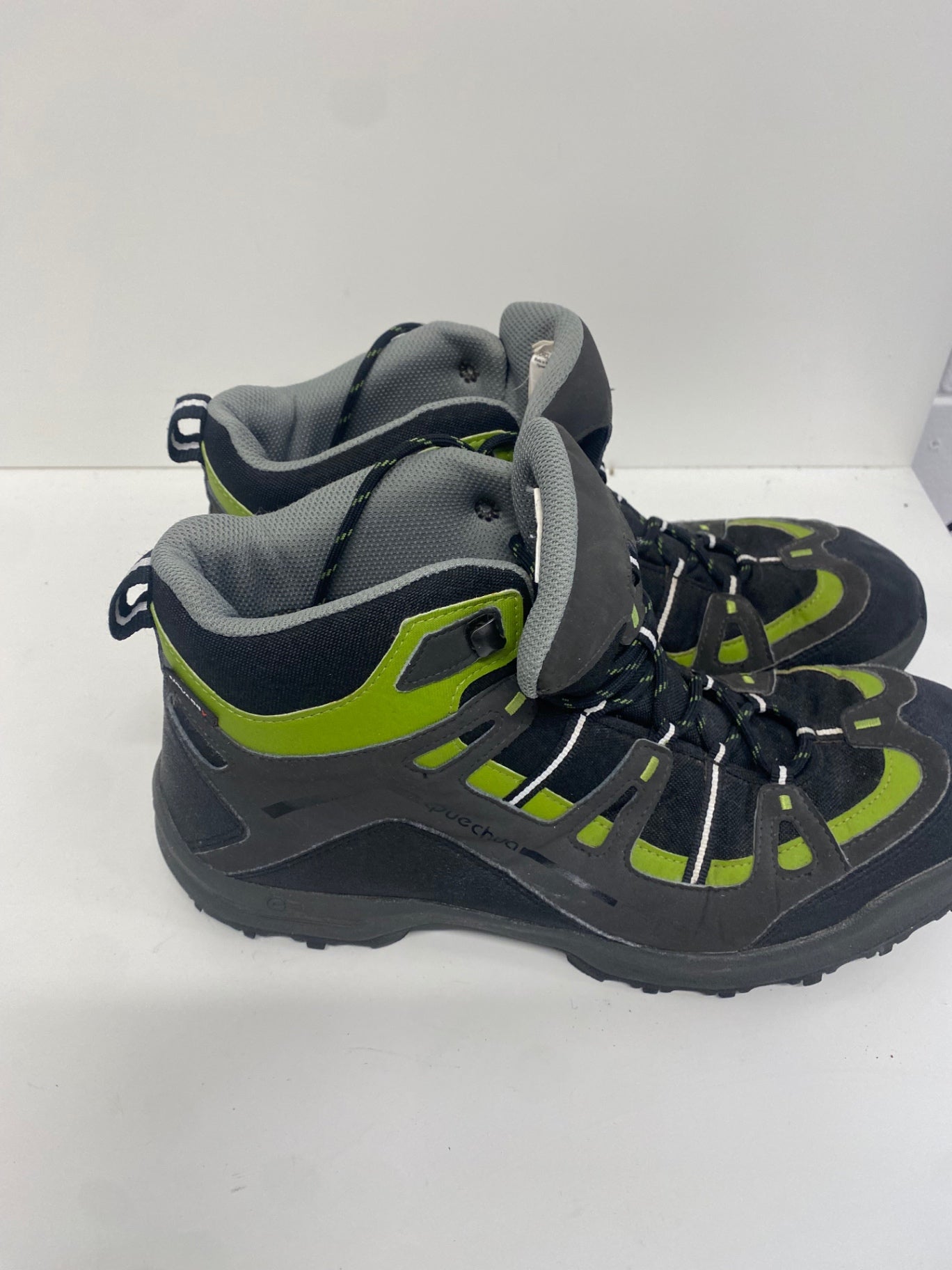 Fabulous Quechua Forclaz 100 waterproof trekking Boots UK11 Black FK608