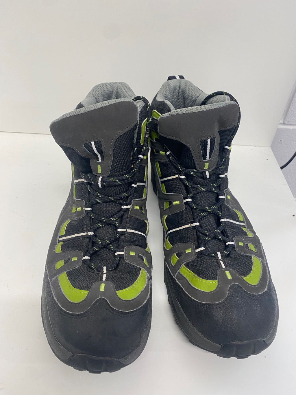 Fabulous Quechua Forclaz 100 waterproof trekking Boots UK11 Black FK608