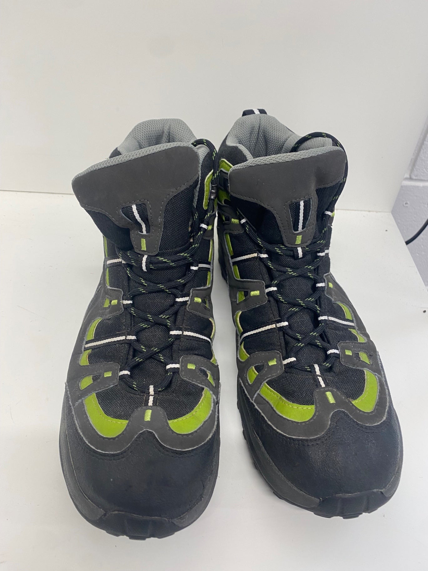 Fabulous Quechua Forclaz 100 waterproof trekking Boots UK11 Black FK608