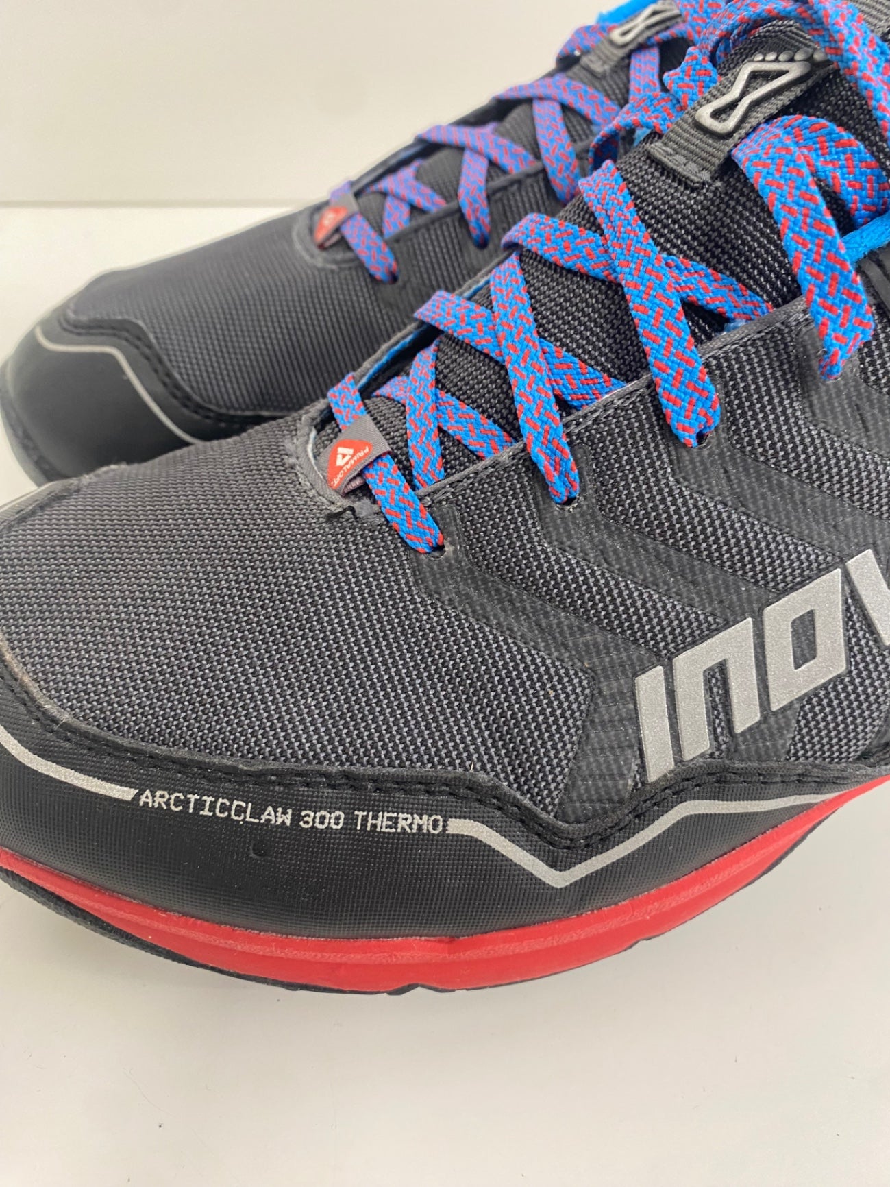 Fabulous INOV-8 ArcticClaw 300 Thermo primaloft trail Ice running trainers UK9 Black/Gray with red accents FK608