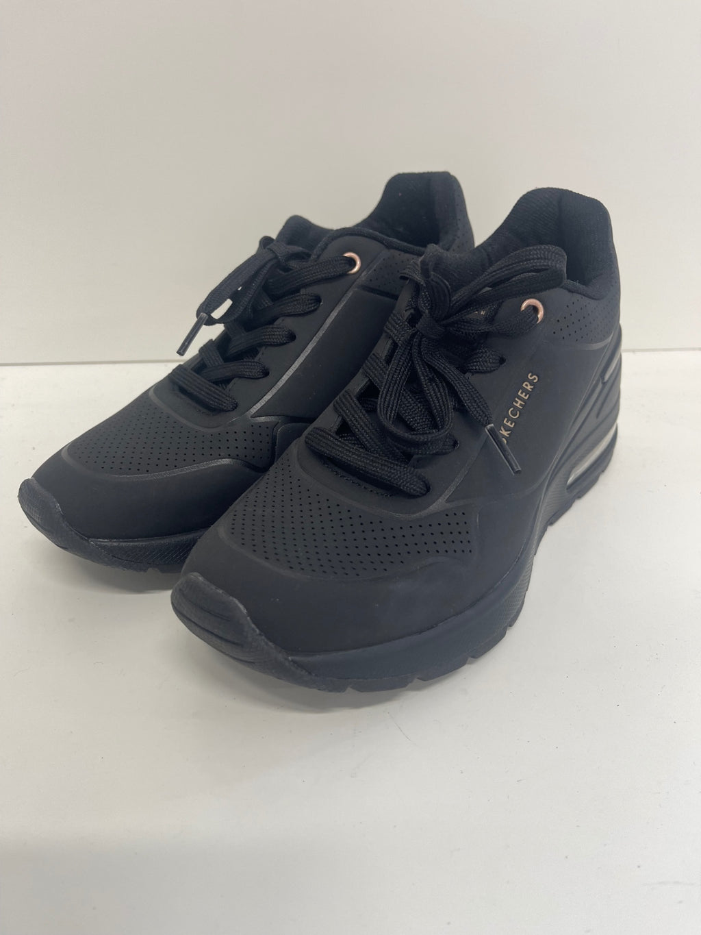 Fabulous Skechers Million Air elevated Sneakers UK3.5 Black FK608