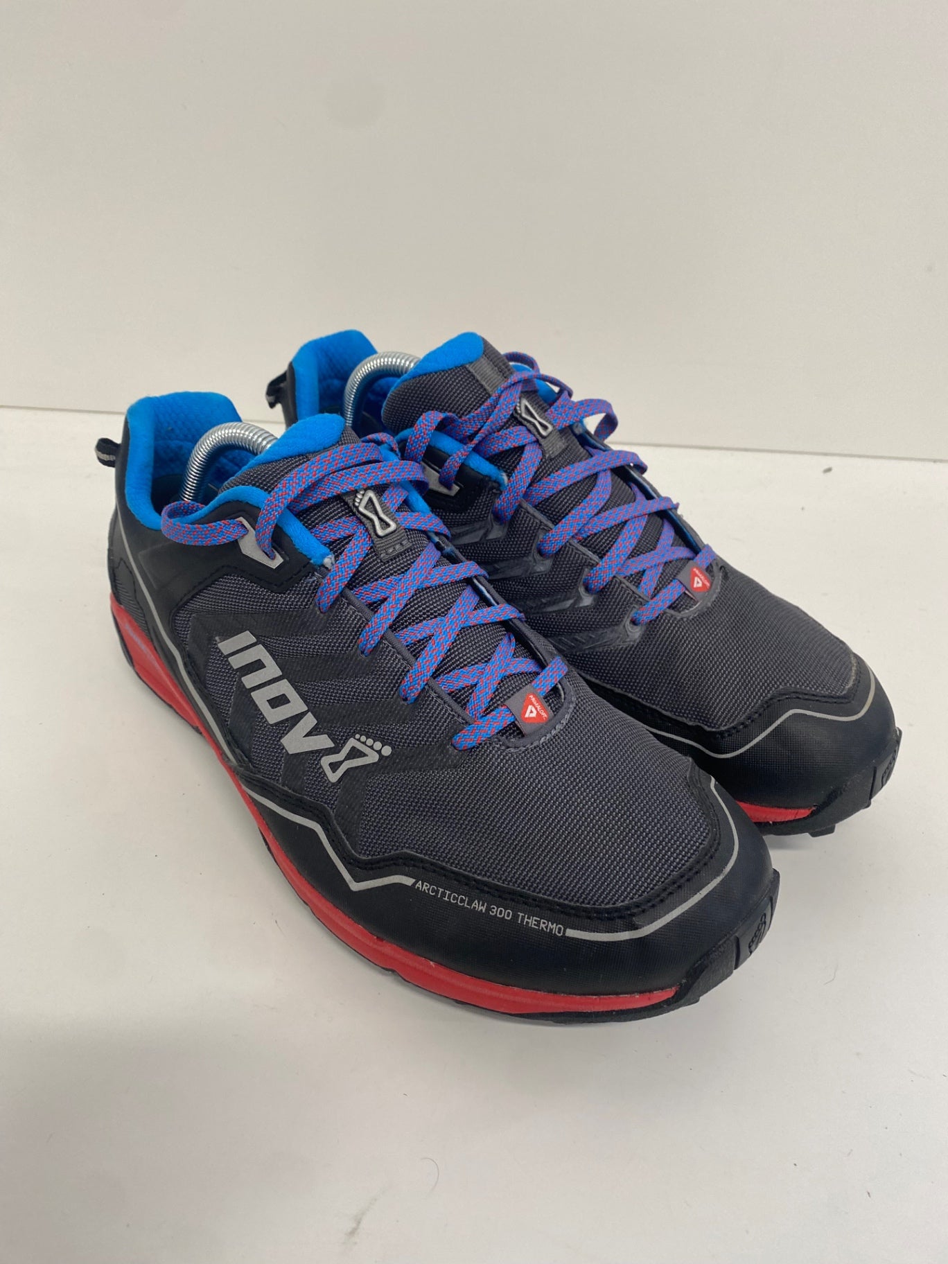 Fabulous INOV-8 ArcticClaw 300 Thermo primaloft trail Ice running trainers UK9 Black/Gray with red accents FK608