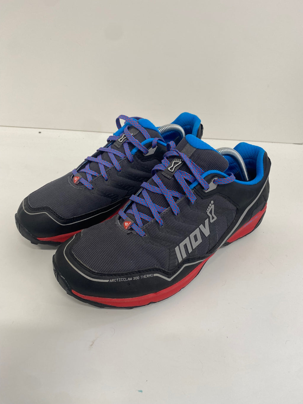 Fabulous INOV-8 ArcticClaw 300 Thermo primaloft trail Ice running trainers UK9 Black/Gray with red accents FK608