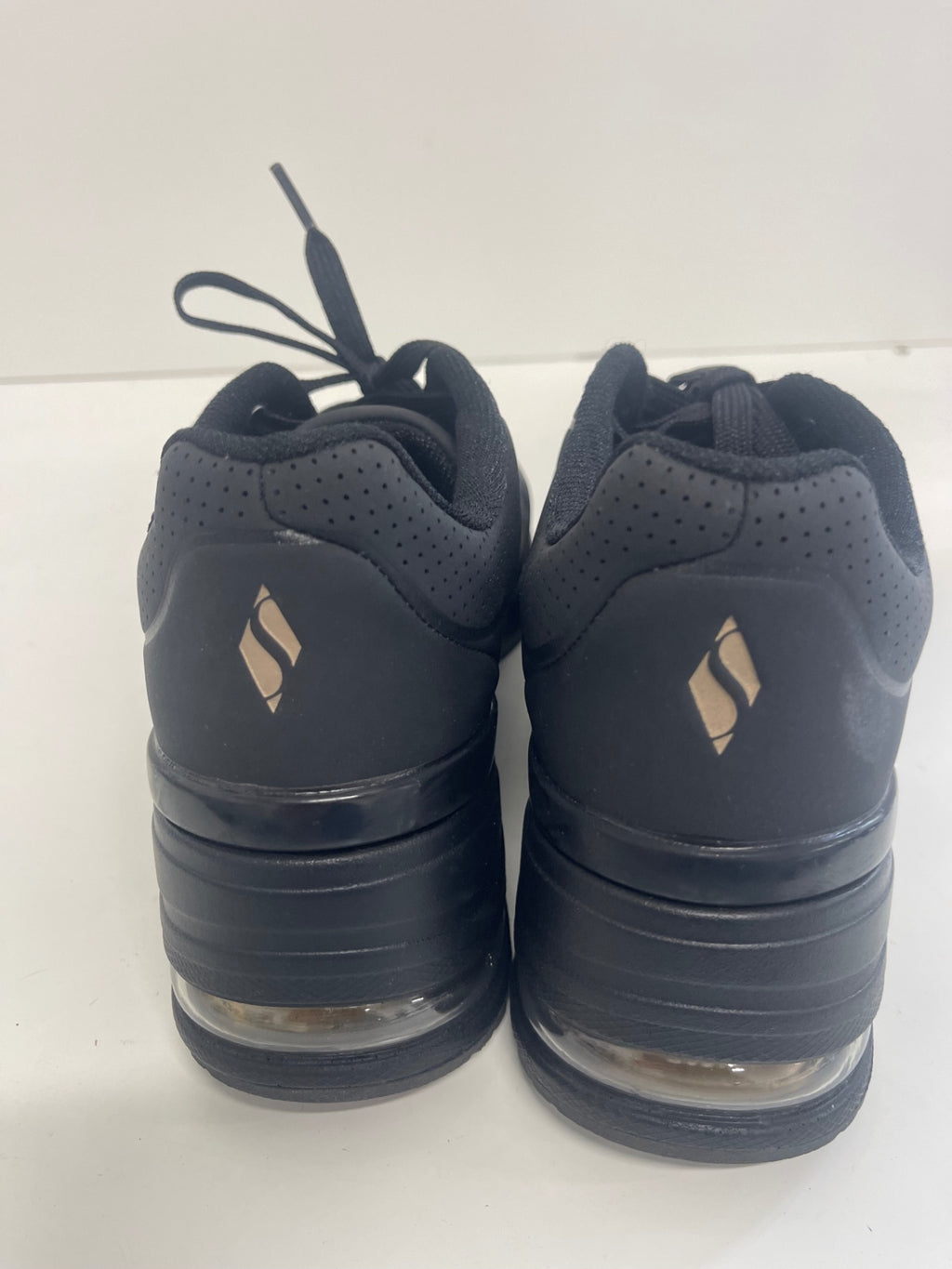 Fabulous Skechers Million Air elevated Sneakers UK3.5 Black FK608