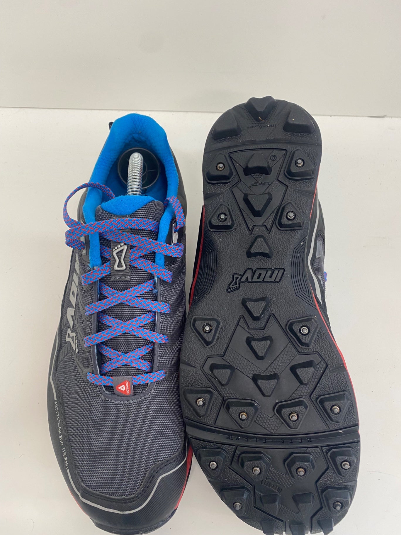 Fabulous INOV-8 ArcticClaw 300 Thermo primaloft trail Ice running trainers UK9 Black/Gray with red accents FK608