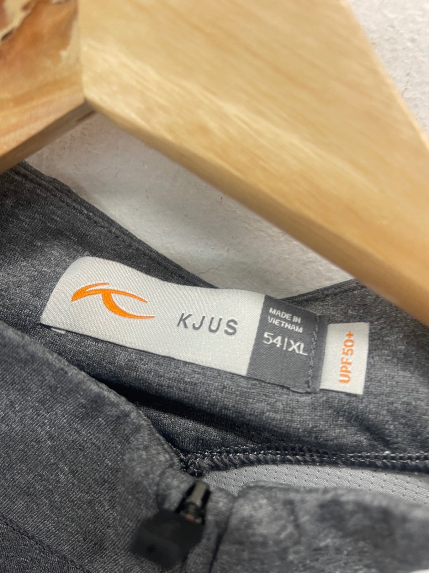 Fabulous KJUS Keano golf mid layer UK XL Gray ES609