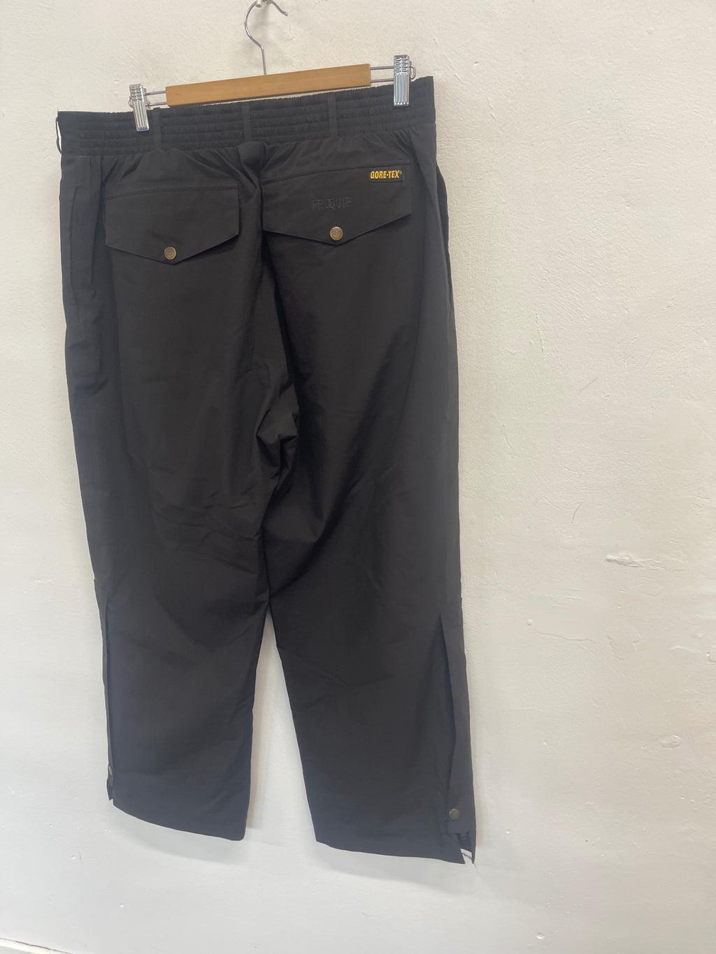 Fabulous PROQUIP Gold Waterproof Trousers UK XL Black Leg 29” ES609