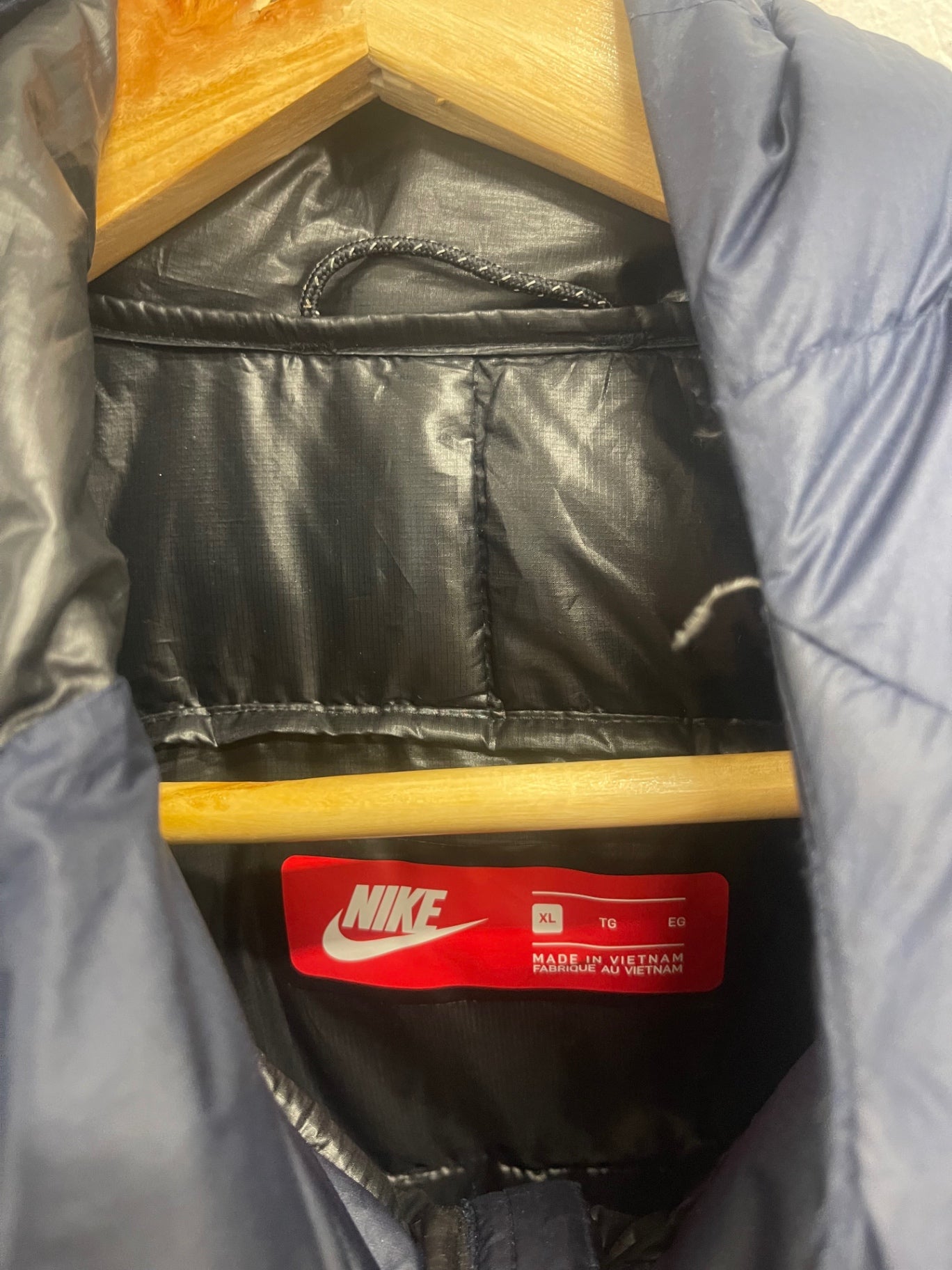Fabulous Nike down filled Puffer Jacket XL Navy Blue ES609