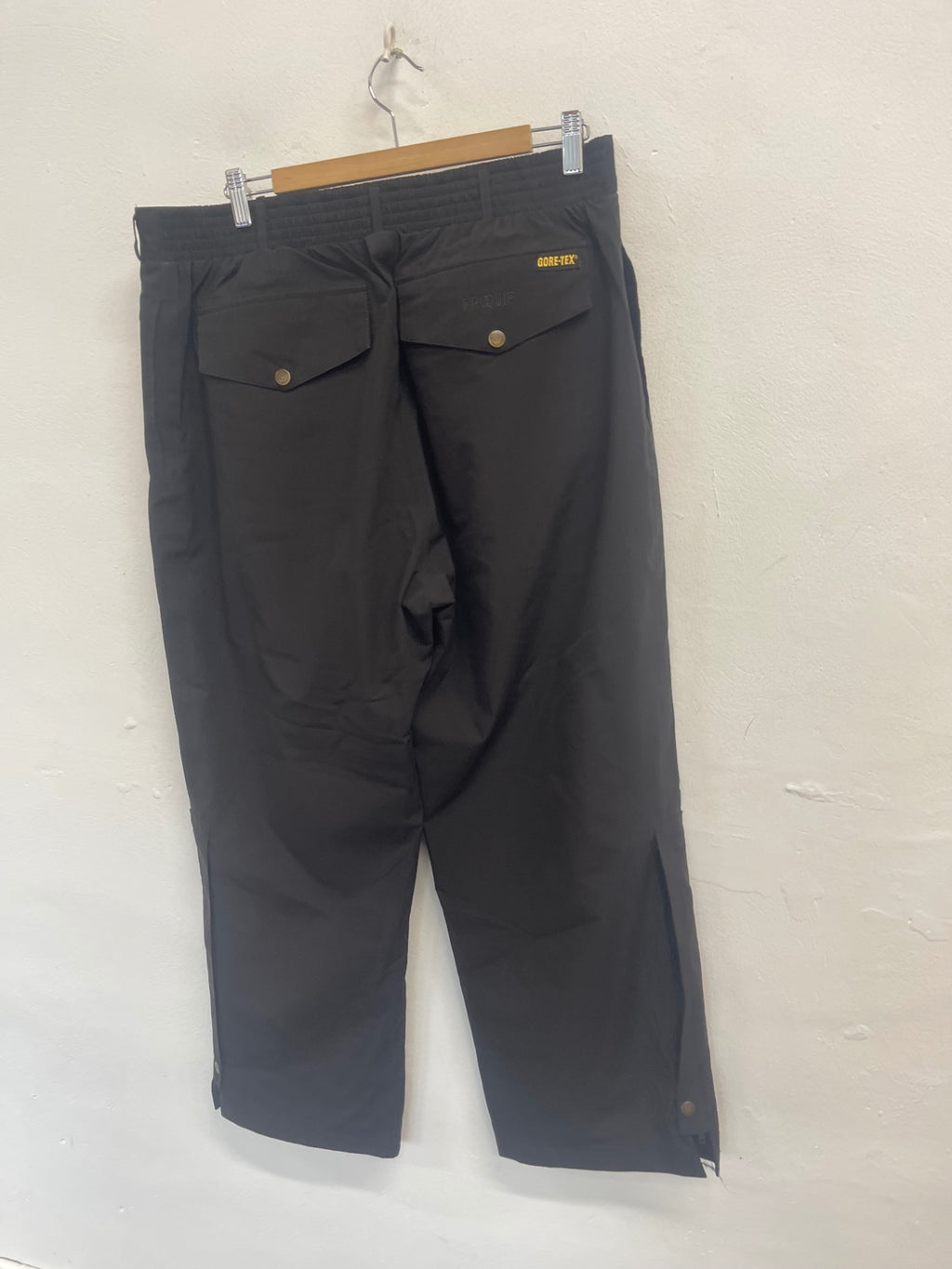 Fabulous PROQUIP Gold Waterproof Trousers UK XL Black Leg 29” ES609
