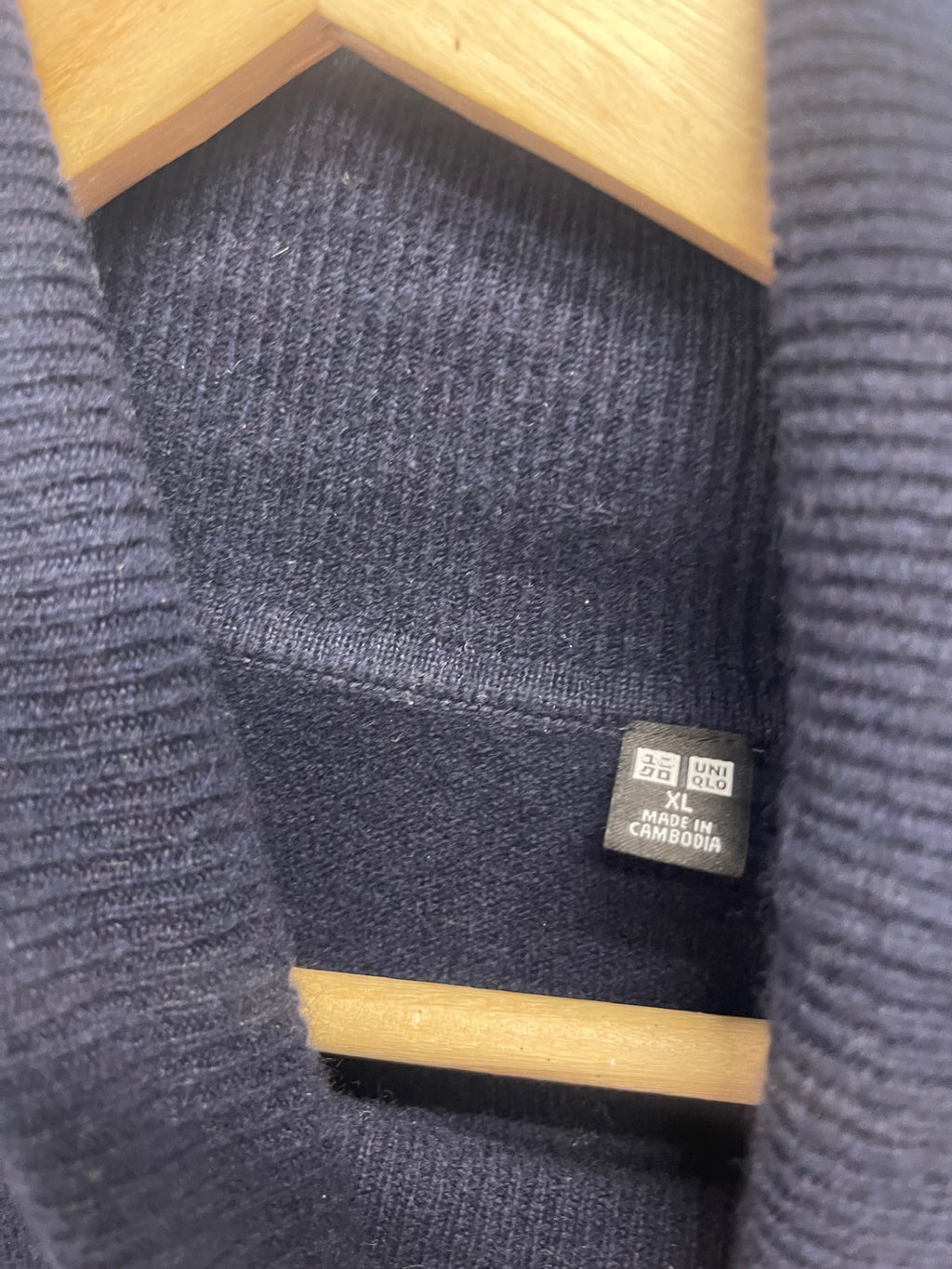 Fabulous UNIQLO pure Cashmere rollSweater XL Dark Blue ES609