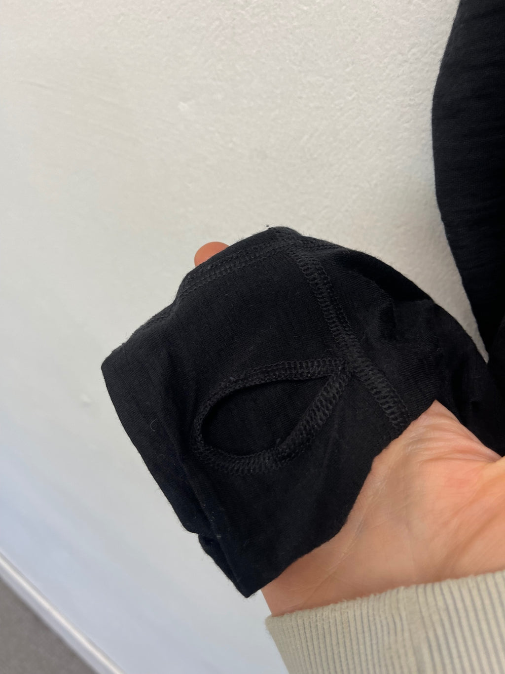 Fabulous Ivanhoe of Sweden pure merino Sweater XL Black ES609