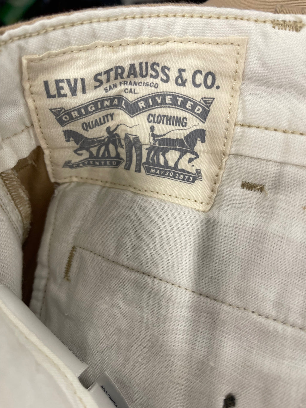 Fabulous Levi's Chinos W40 L30 Beige immaculate ES609