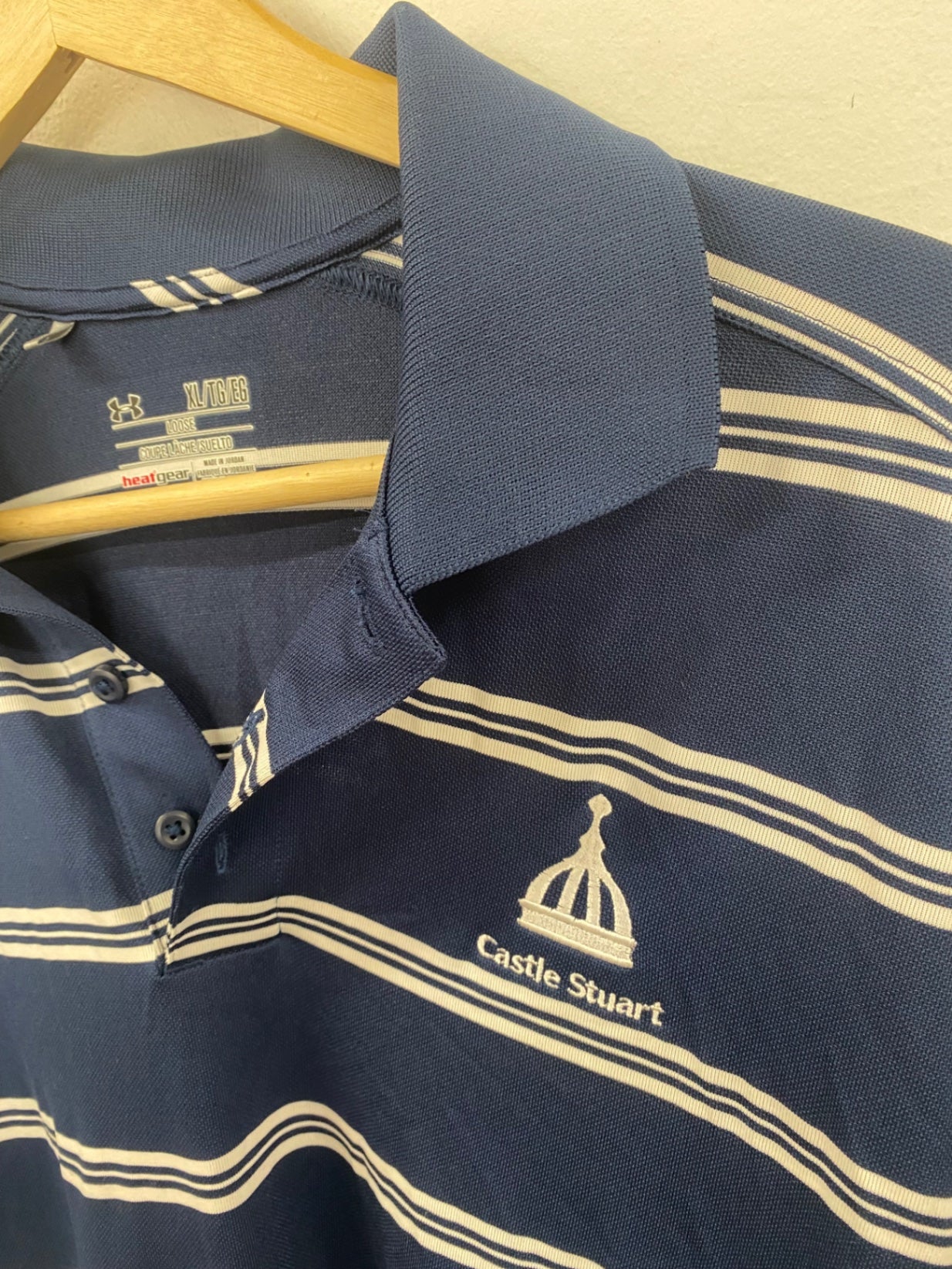 Fabulous Under Armour Polo Shirt Castle Stuart  golf XL/TG/EG Navy ES609