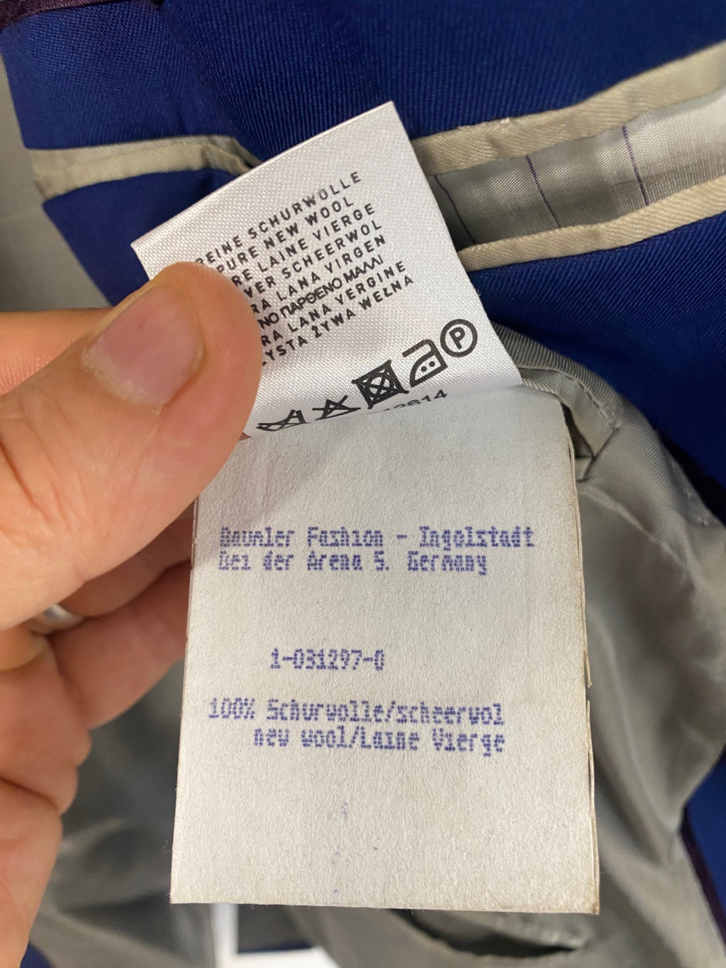 Fabulous Baumler Reda pure new wool Suit 46S Blue ES609