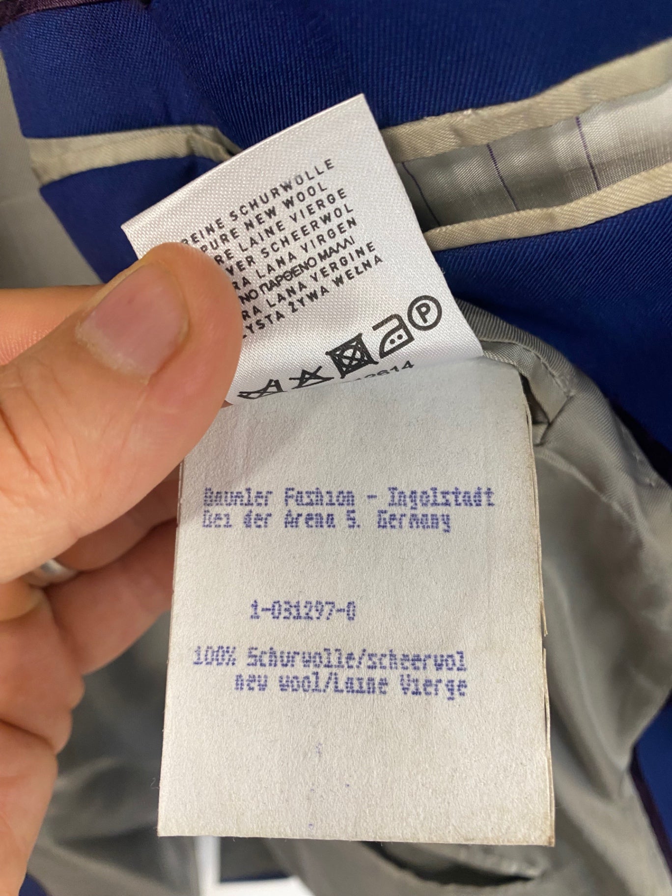 Fabulous Baumler Reda pure new wool Suit 46S Blue ES609