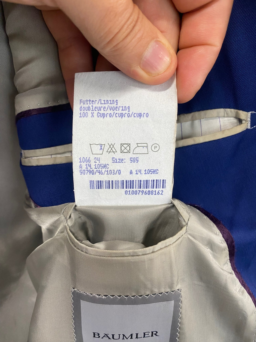 Fabulous Baumler Reda pure new wool Suit 46S Blue ES609