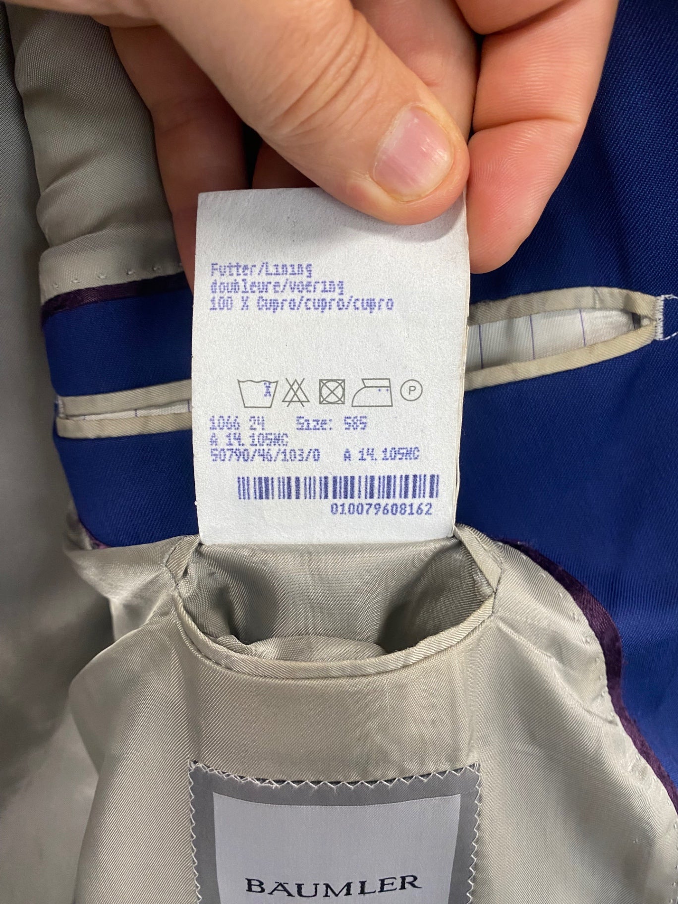 Fabulous Baumler Reda pure new wool Suit 46S Blue ES609