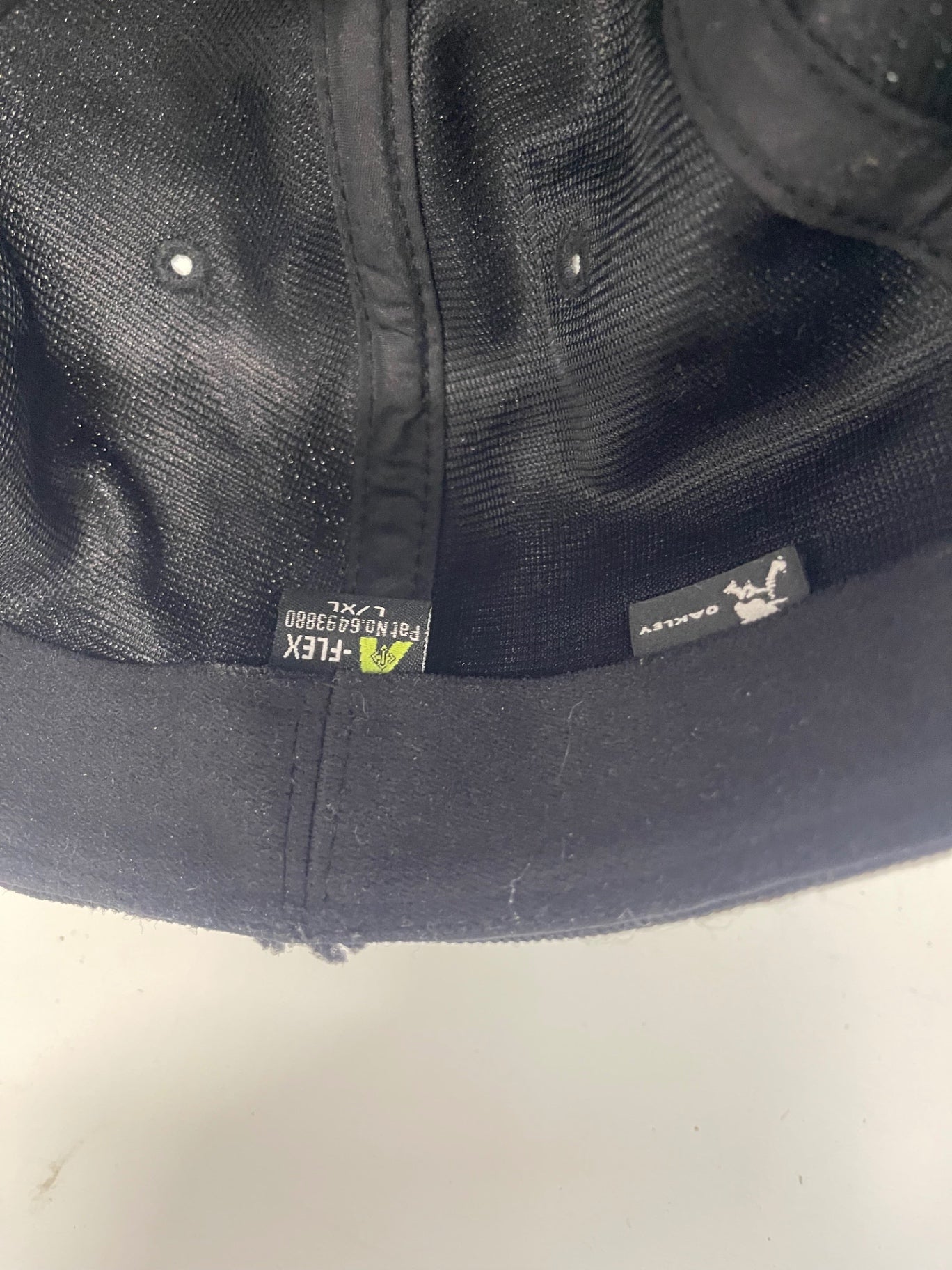 Fabulous Oakley Tincan Golf Cap Hats L/XL Black ES609