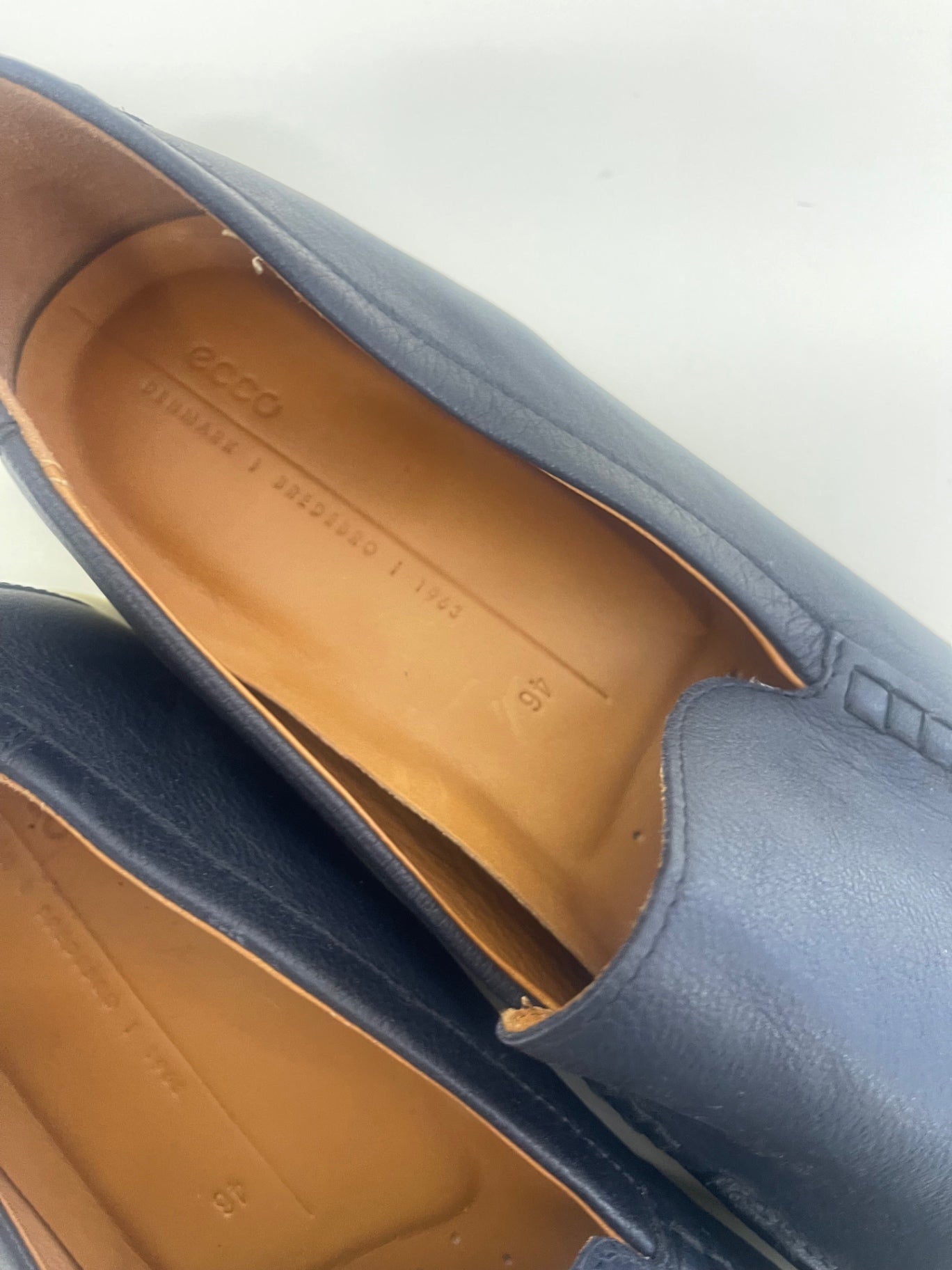 Fabulous ECCO leather boat loafers Uk11.5 navy blue ES609