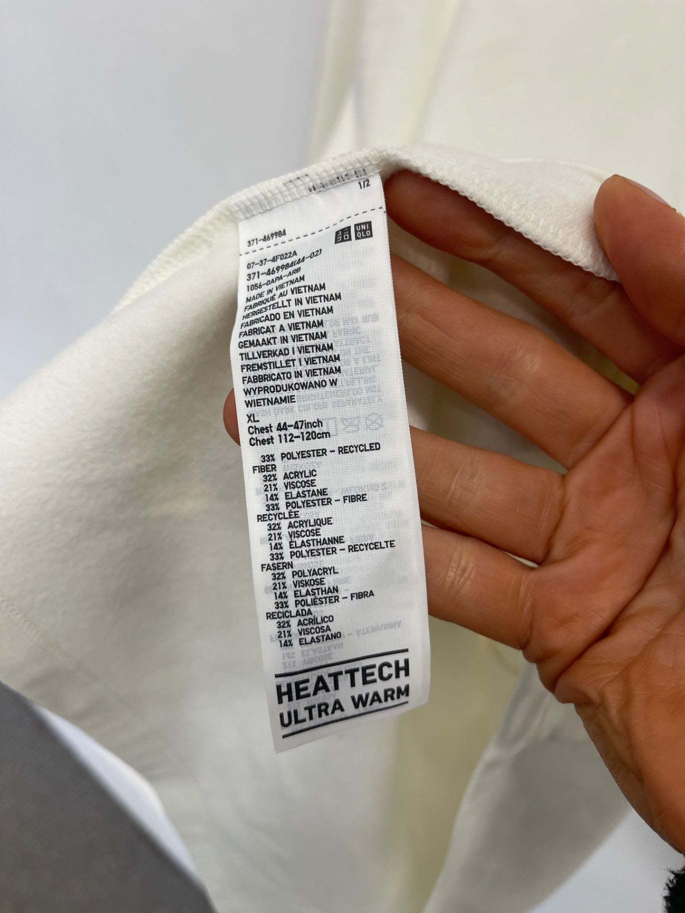 Fabulous Uniqlo Long sleeve ultra thermal heat top UK XL Cream ES609