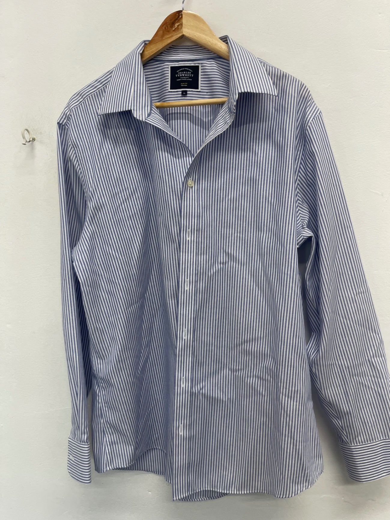 Fabulous Charles Tyrwitt slim fit non iron Shirt XL Blue and White ES609