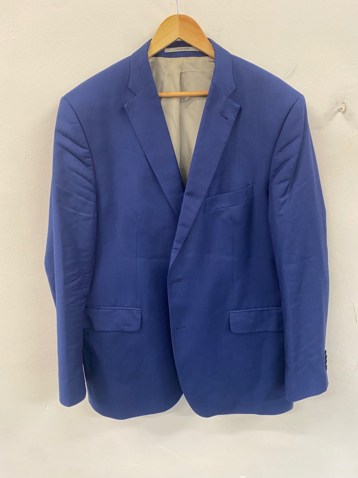 Fabulous Baumler Reda pure new wool Suit 46S Blue ES609
