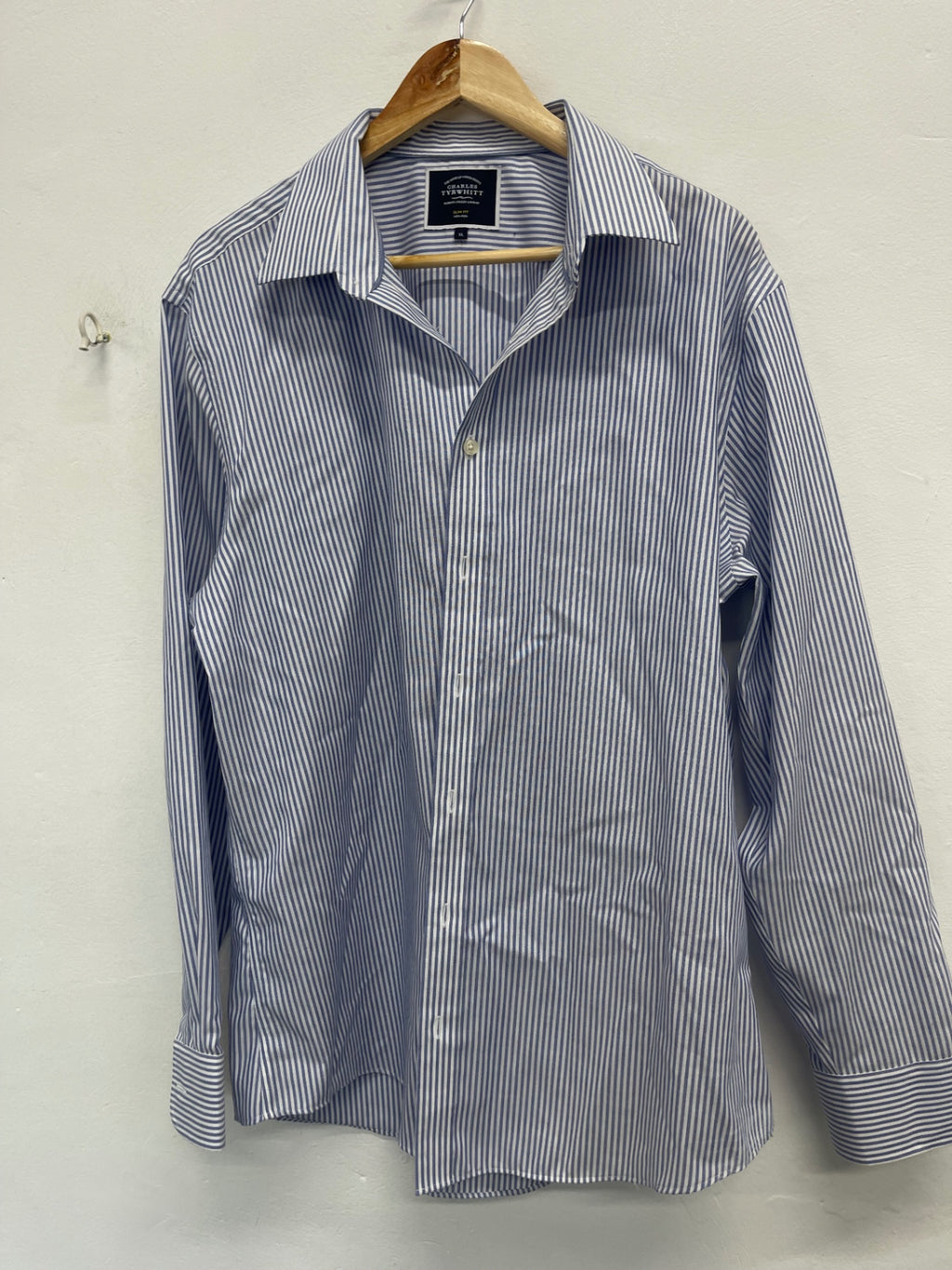 Fabulous Charles Tyrwitt slim fit non iron Shirt XL Blue and White ES609