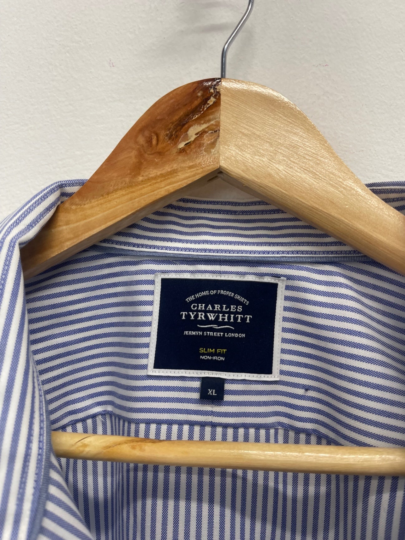 Fabulous Charles Tyrwitt slim fit non iron Shirt XL Blue and White ES609