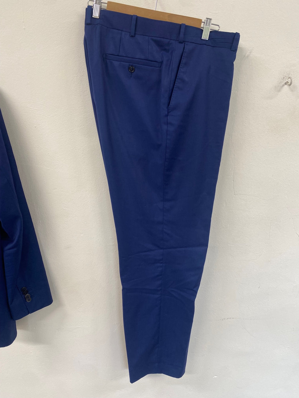Fabulous Baumler Reda pure new wool Suit 46S Blue ES609